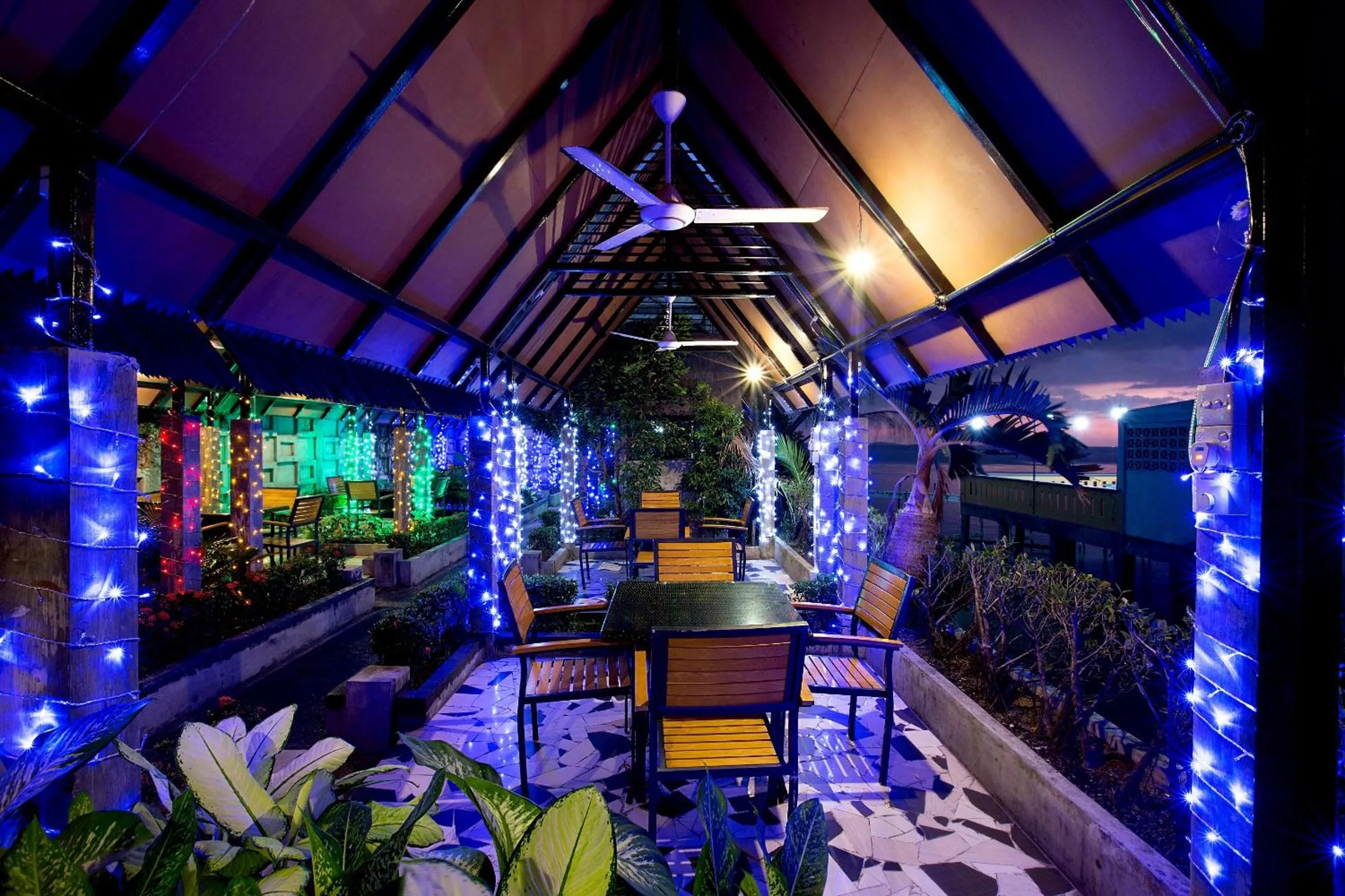 Restaurant/places to eat in Hotel Maximillian