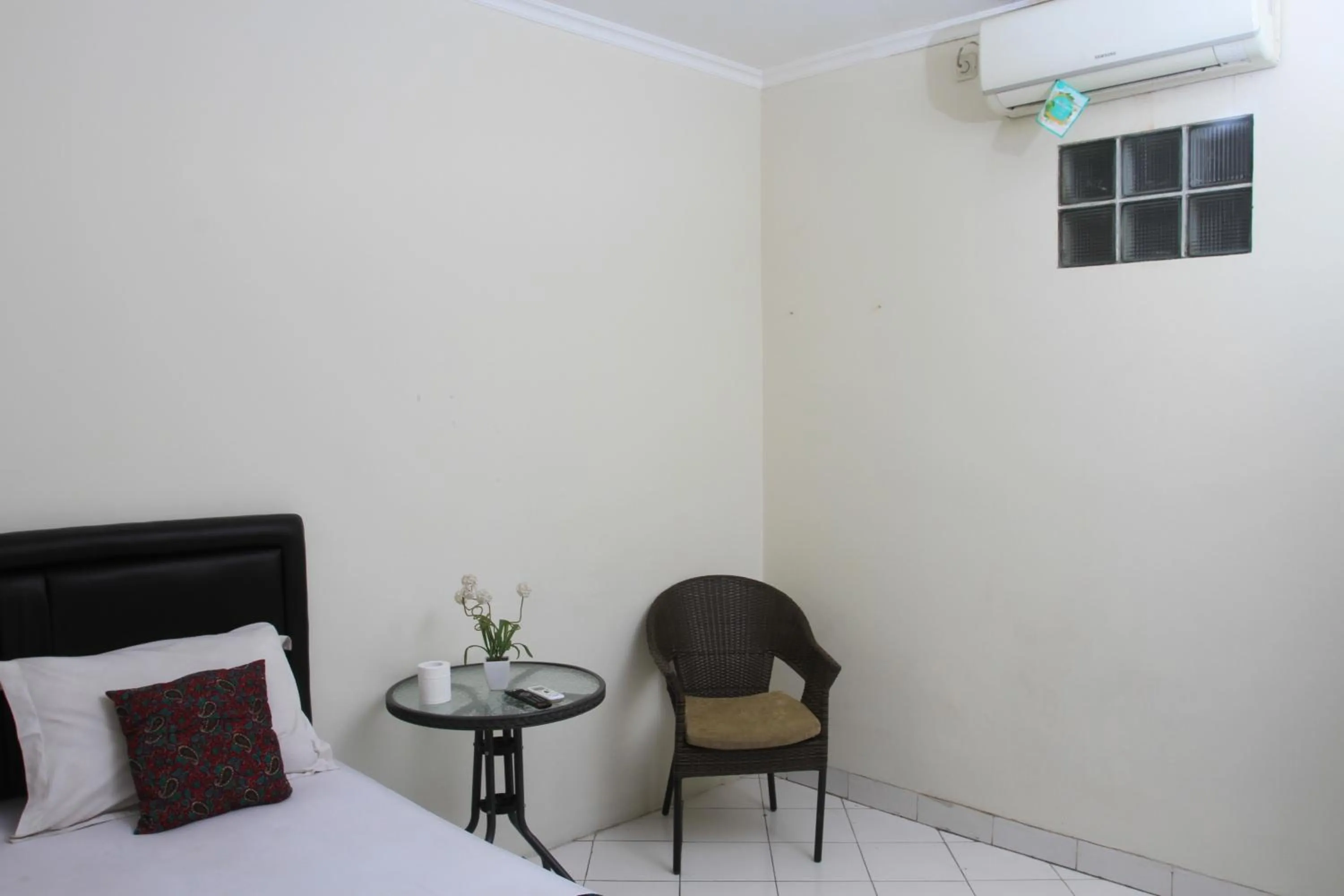 Seating area, Bed in Bantal Guling Trans