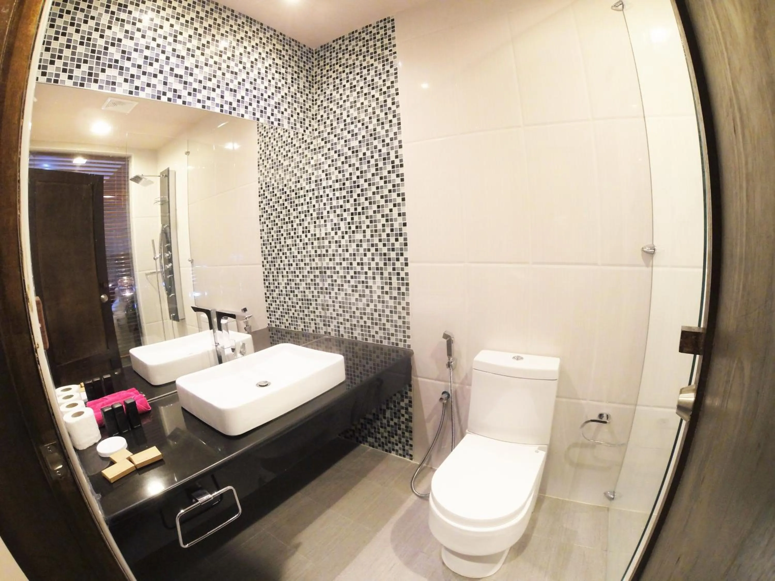 Shower in LVIS blancura Hotel