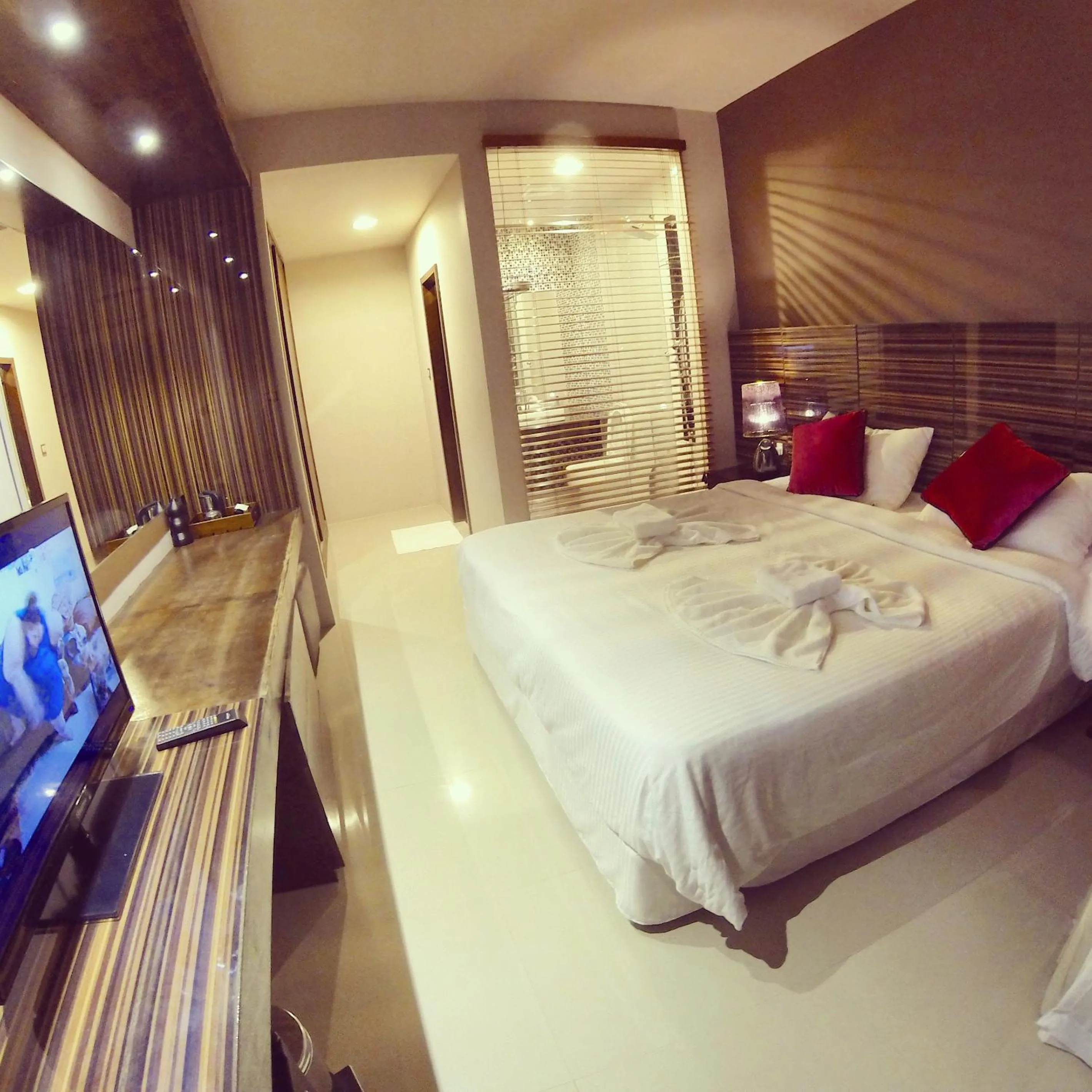 Photo of the whole room, Bed in LVIS blancura Hotel