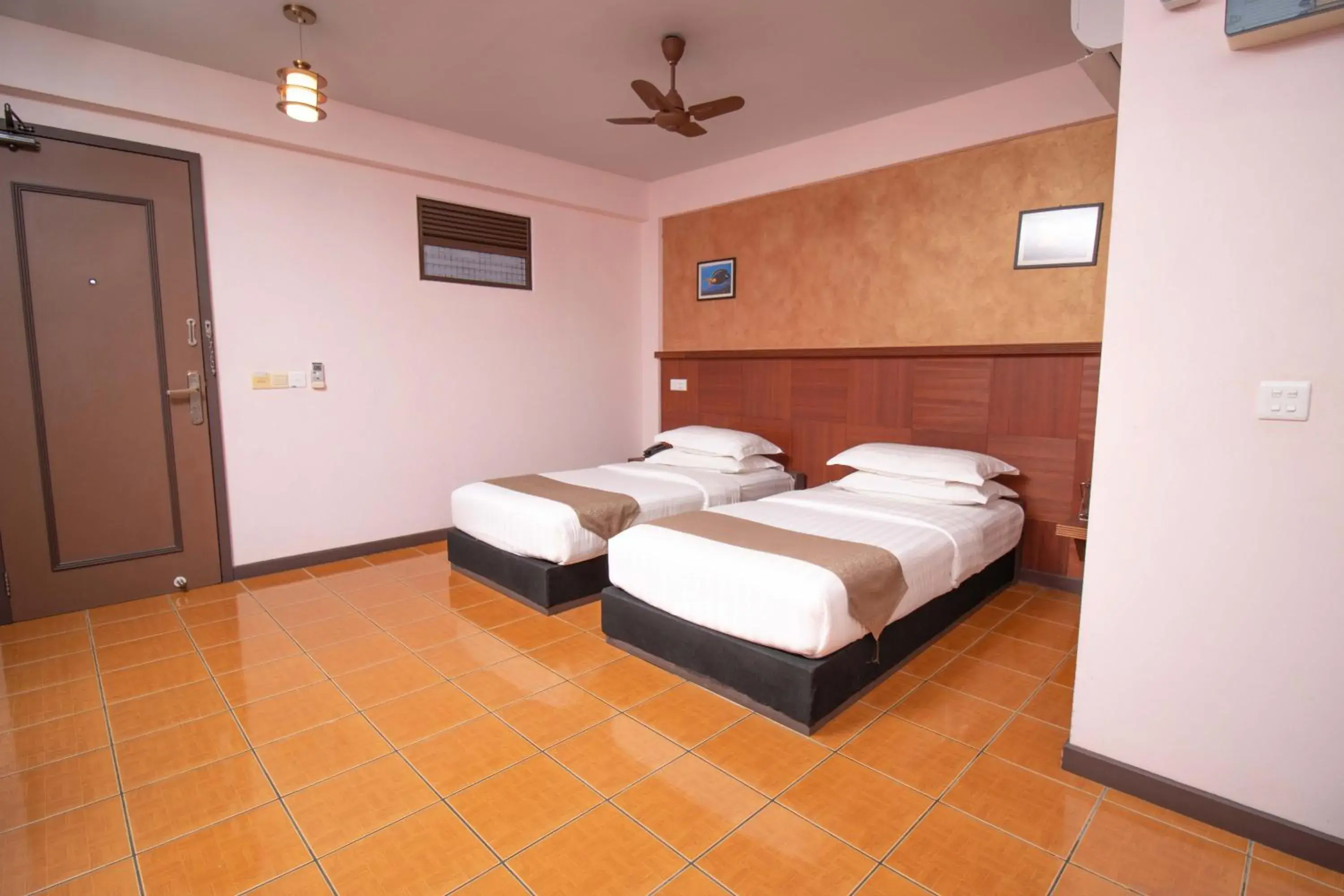 Deluxe Twin Room with Beach View in Rashu Hiyaa Deluxe Twin Room with Beach View in Rashu Hiyaa
