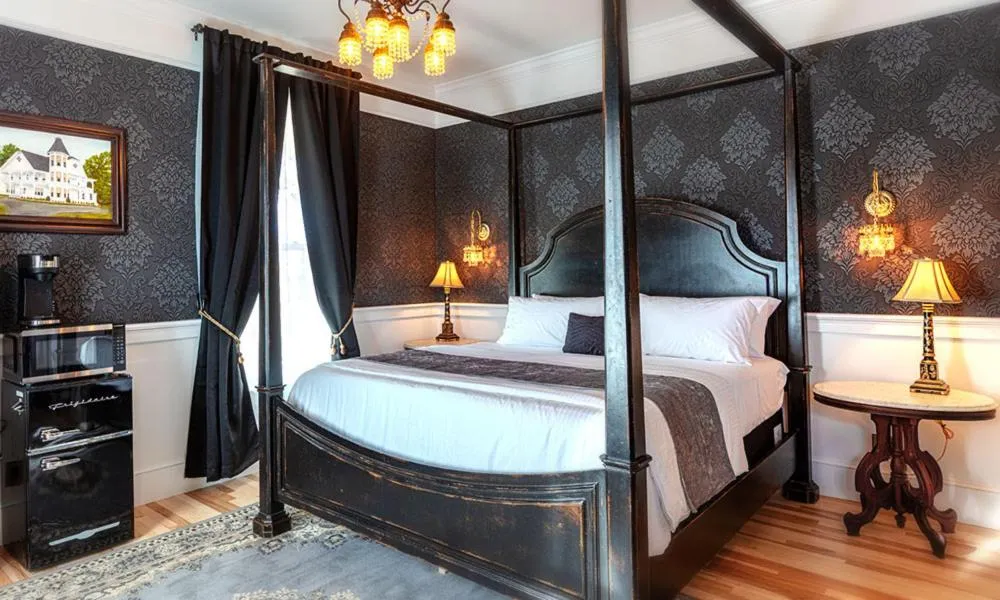 Bed in Sunbright Inn