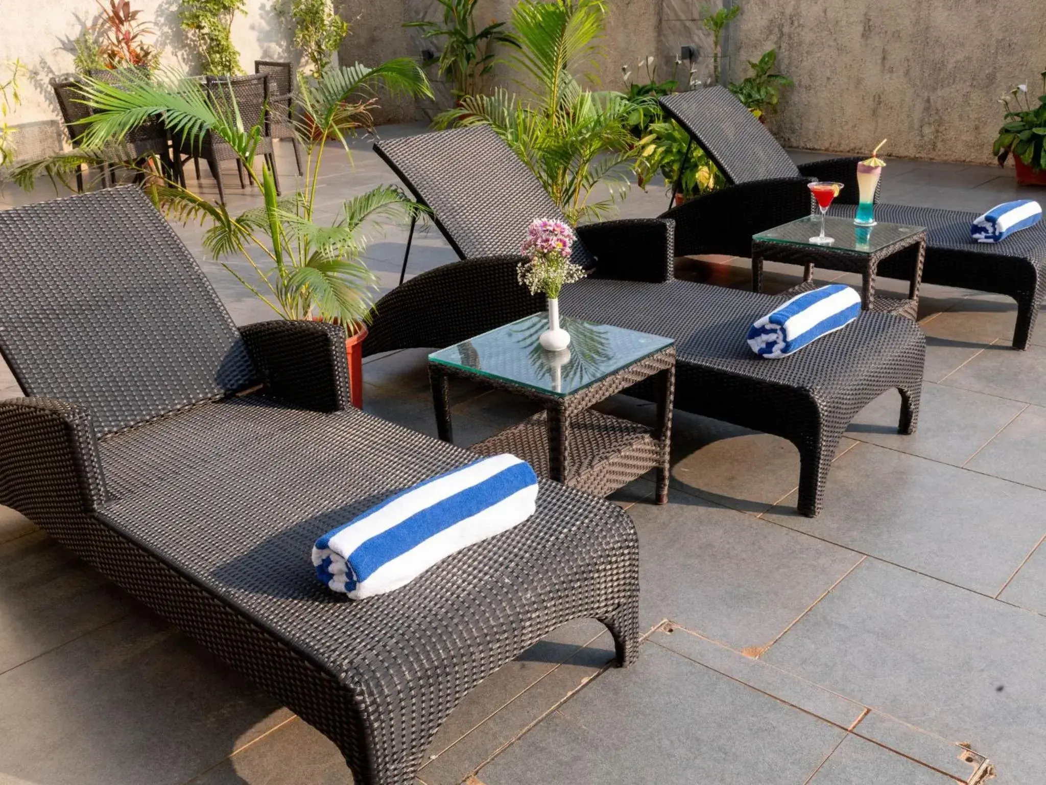 Swimming pool in Calangute Towers - AM Hotel Kollection Swimming pool in Calangute Towers - AM Hotel Kollection