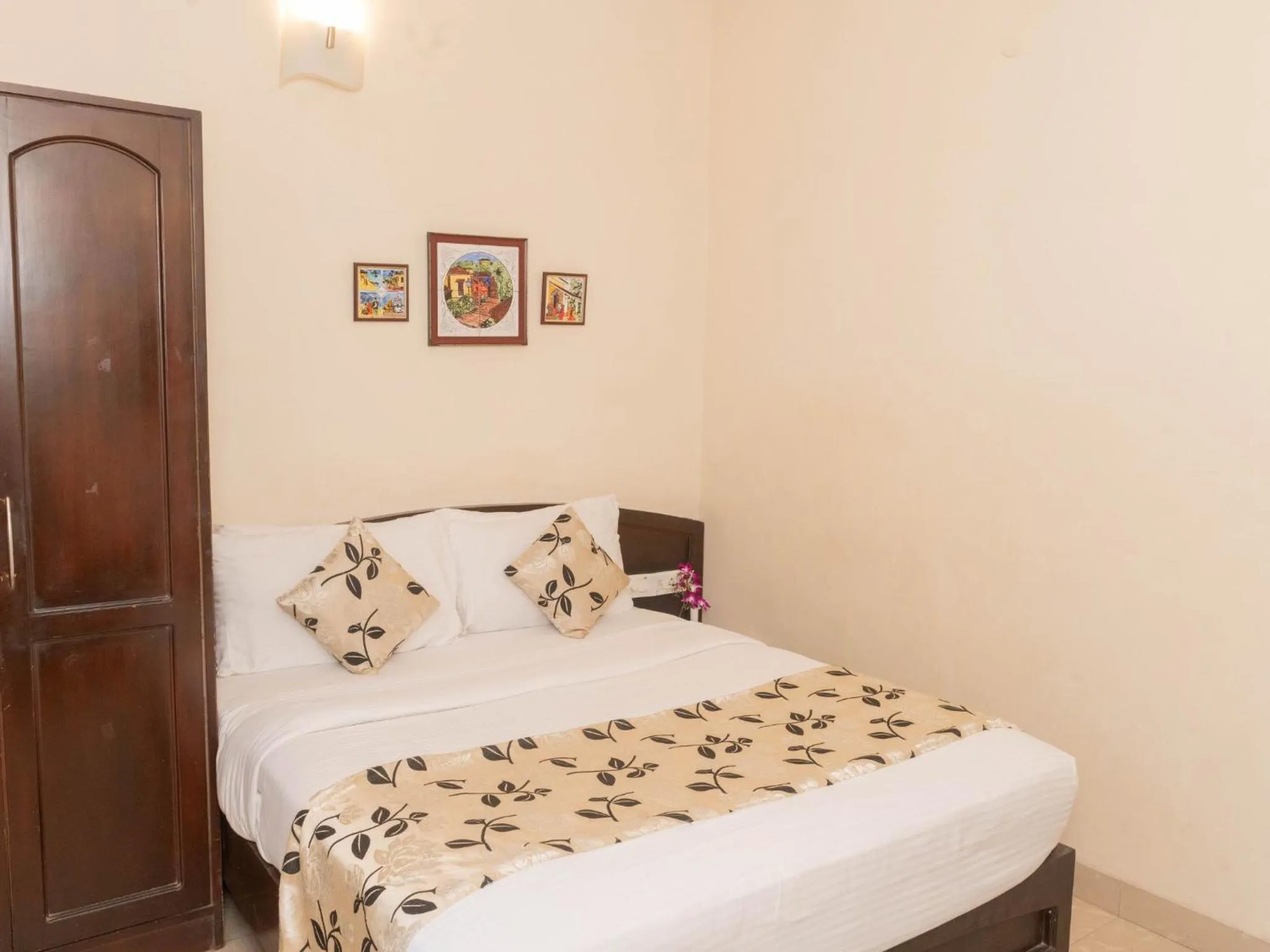 Bed in Calangute Towers - AM Hotel Kollection