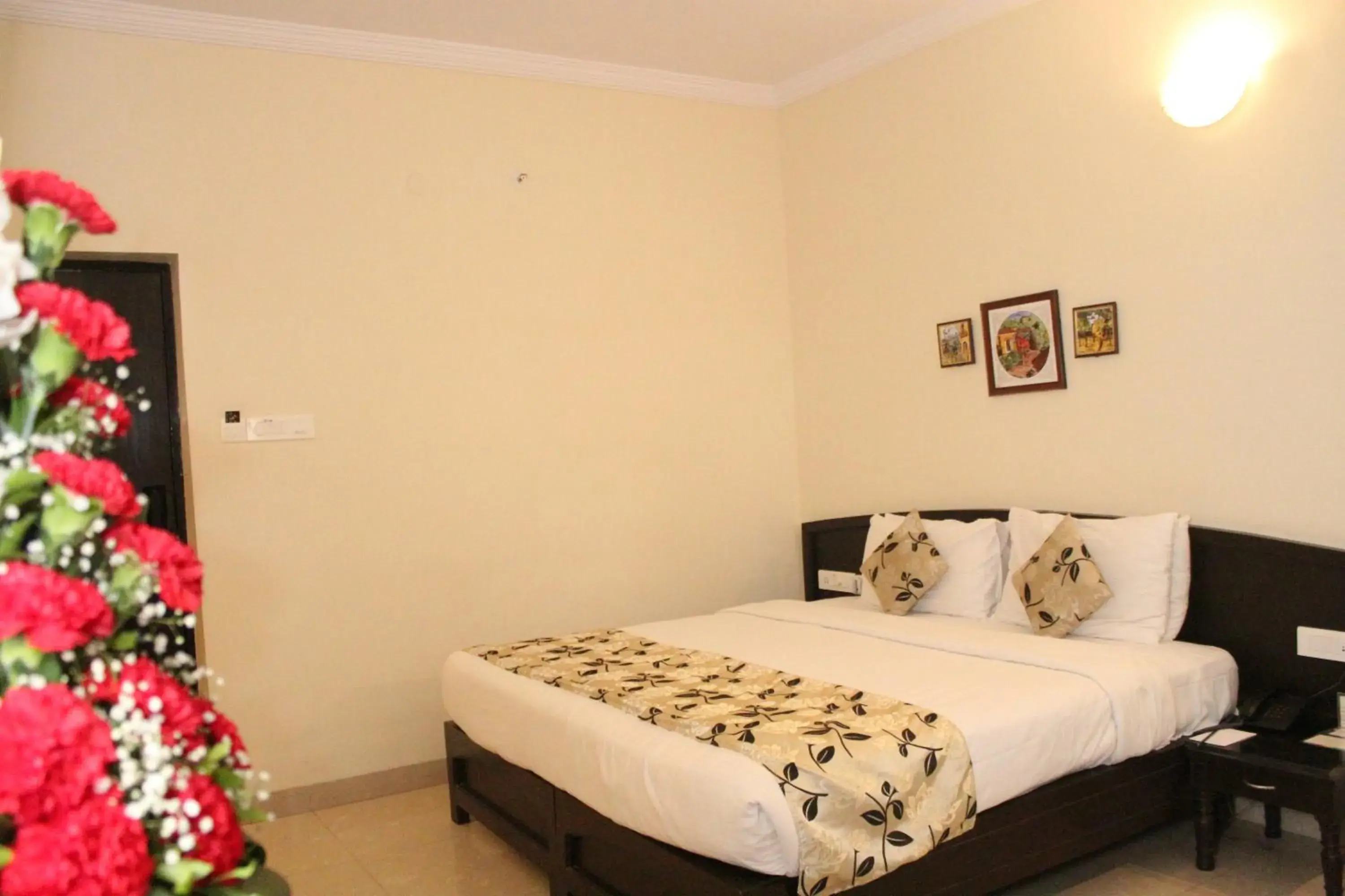 Bedroom, Bed in Calangute Towers - AM Hotel Kollection Bedroom, Bed in Calangute Towers - AM Hotel Kollection