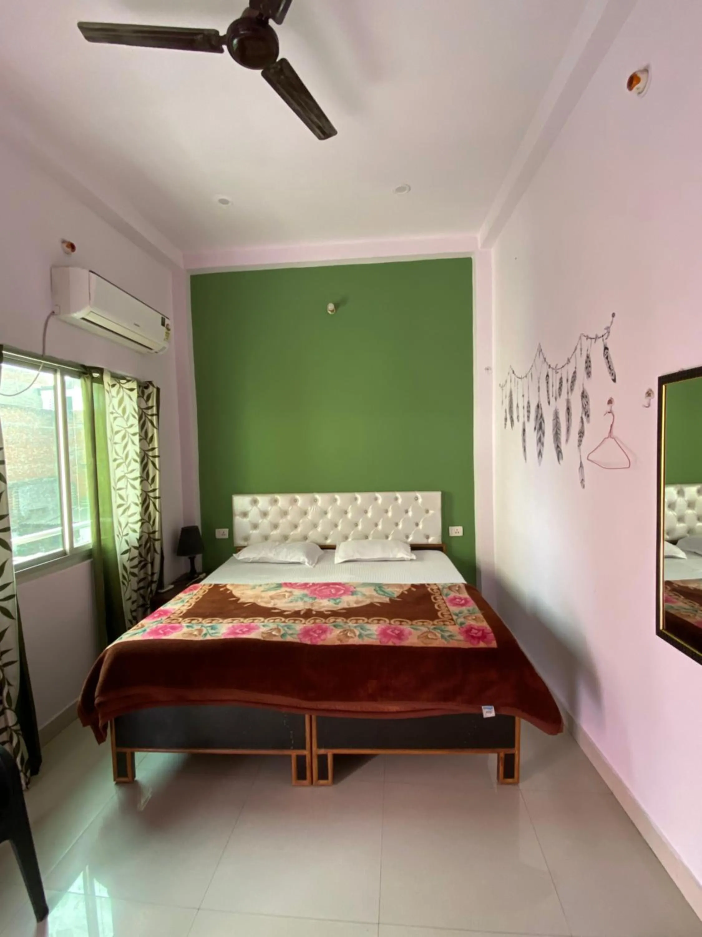 Bed in Banaras Paying Guest House