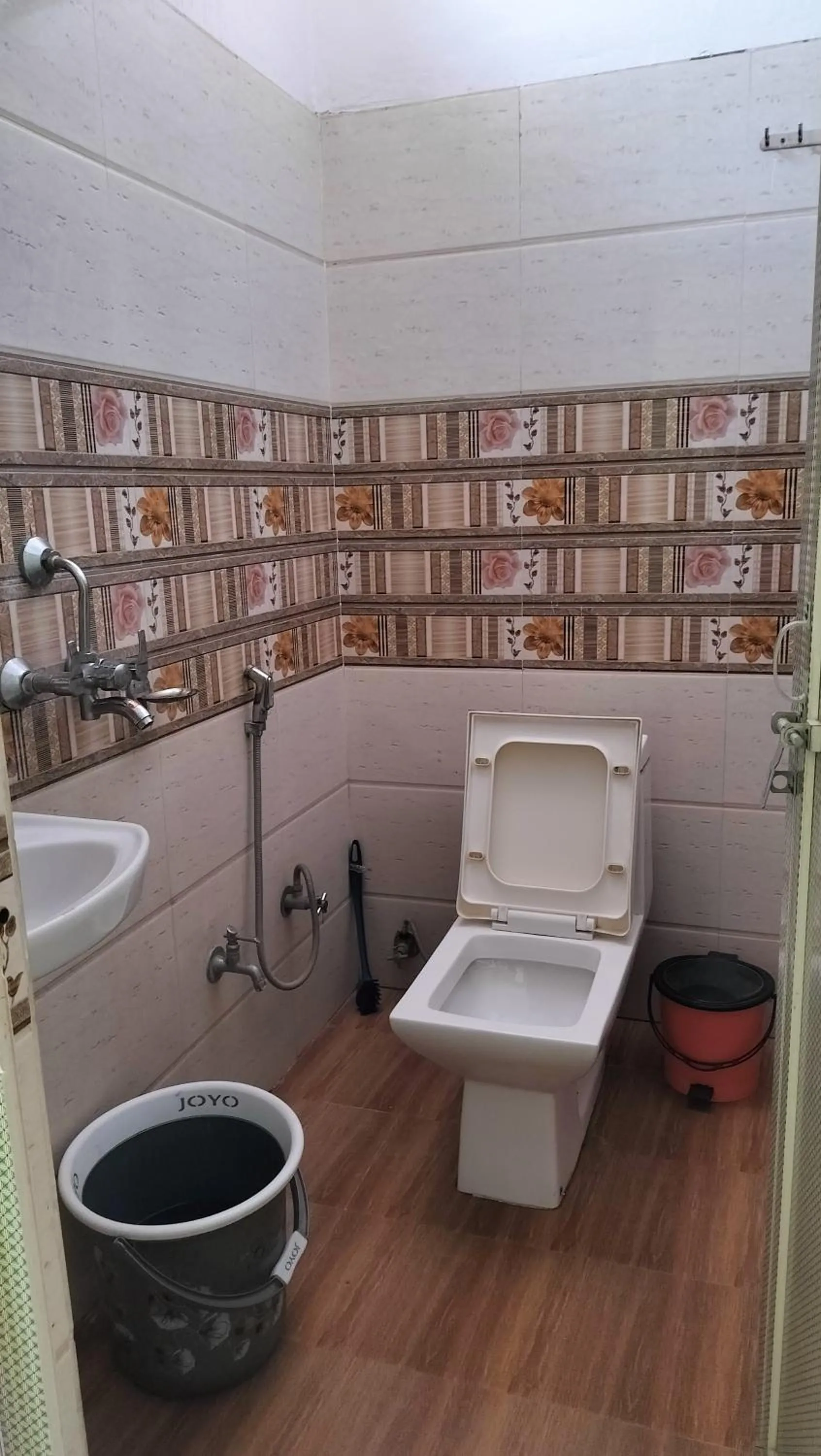Toilet in Banaras Paying Guest House