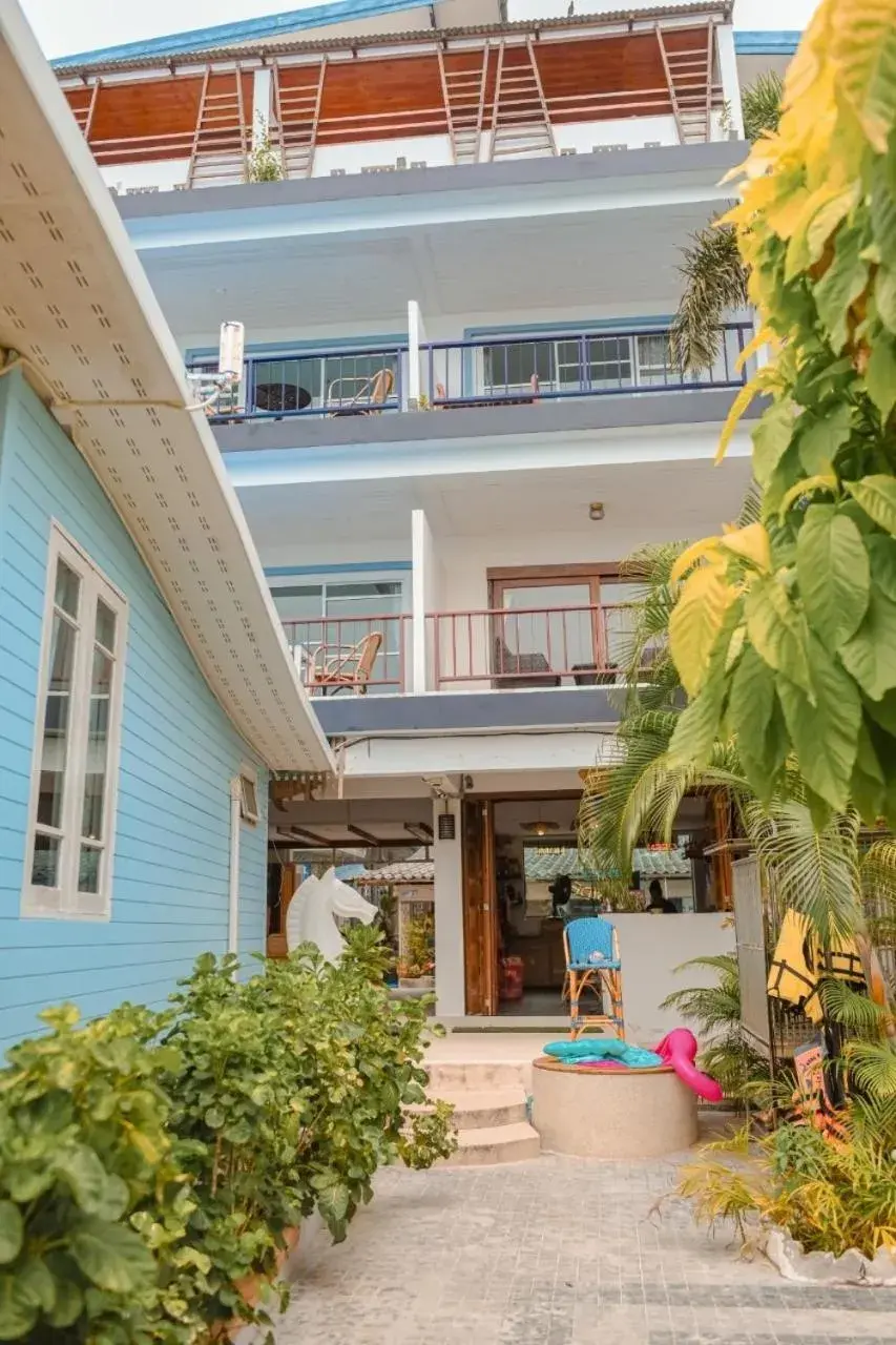 Property building in Samed Seaside Resort Property building in Samed Seaside Resort