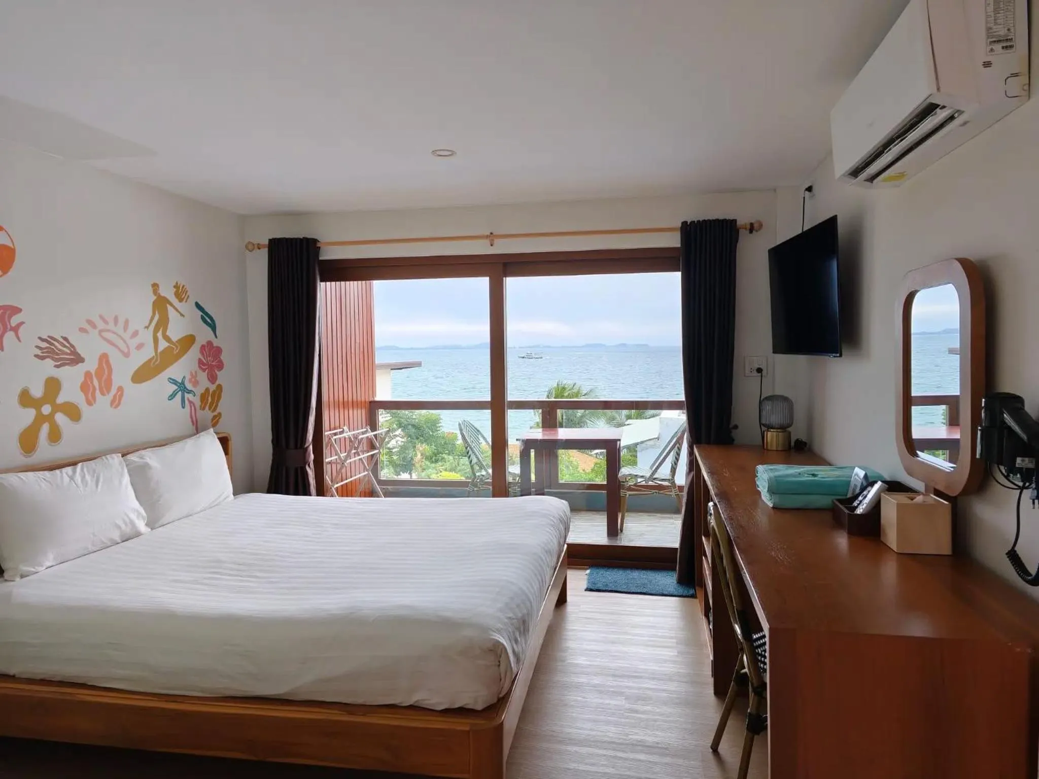 Photo of the whole room, Bed in Samed Seaside Resort