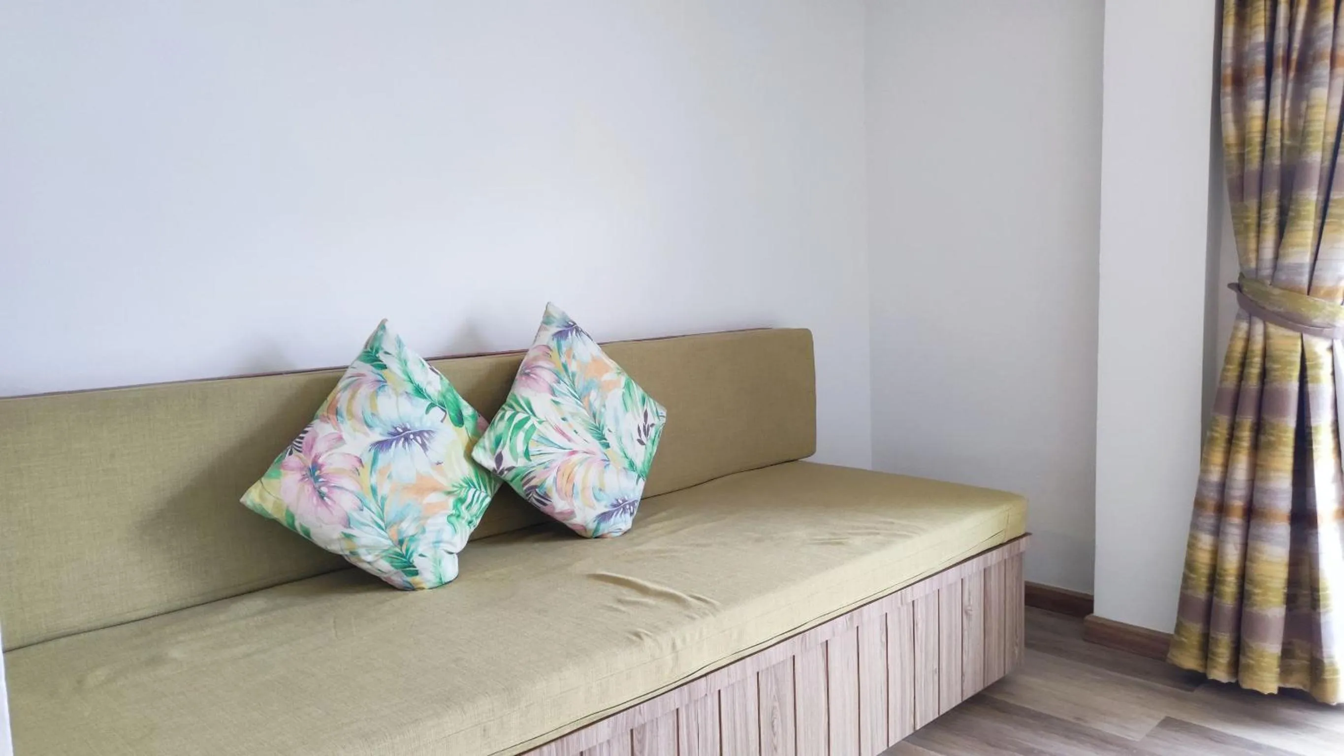 Photo of the whole room in Samed Seaside Resort