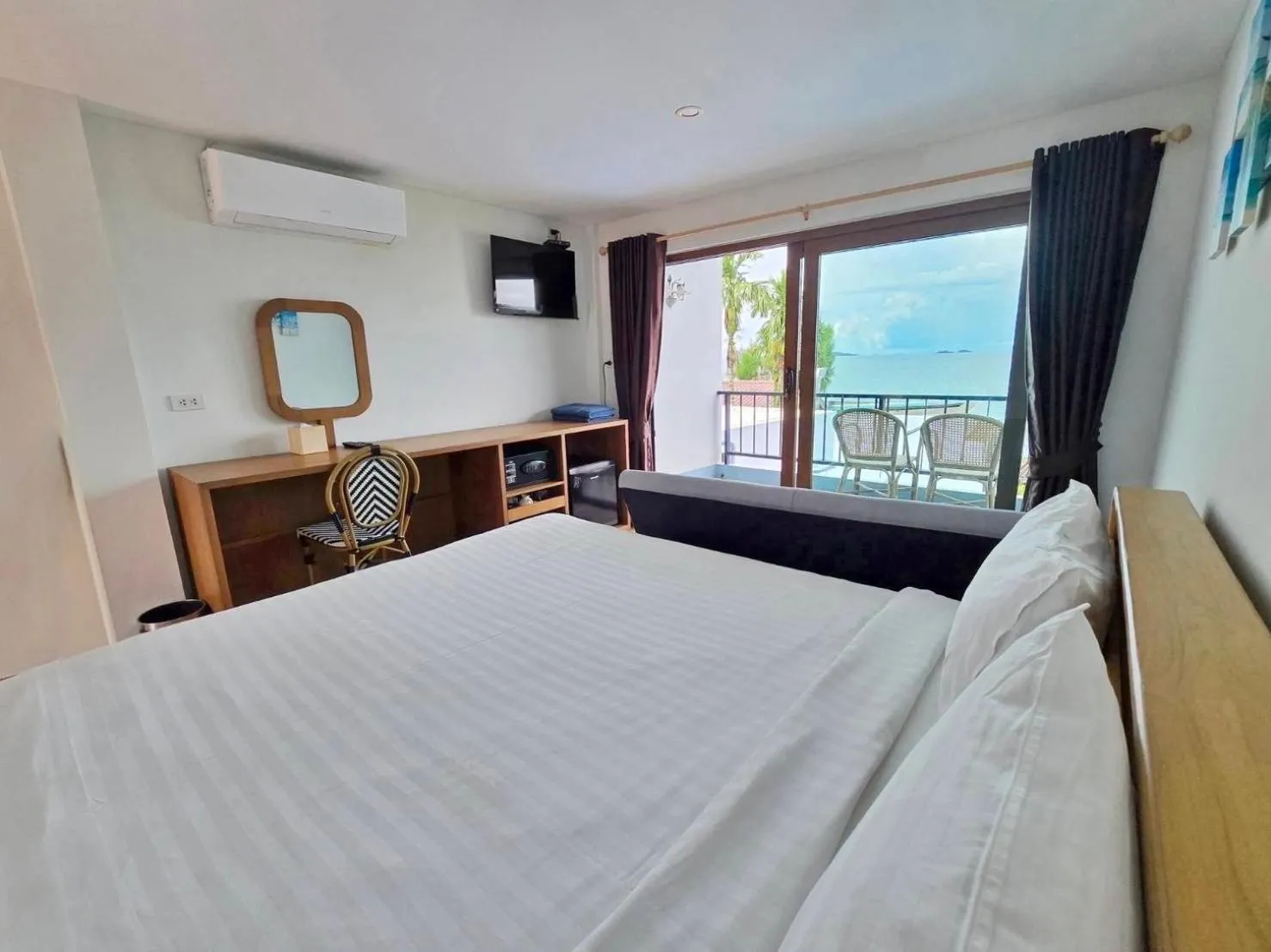 Bed in Samed Seaside Resort