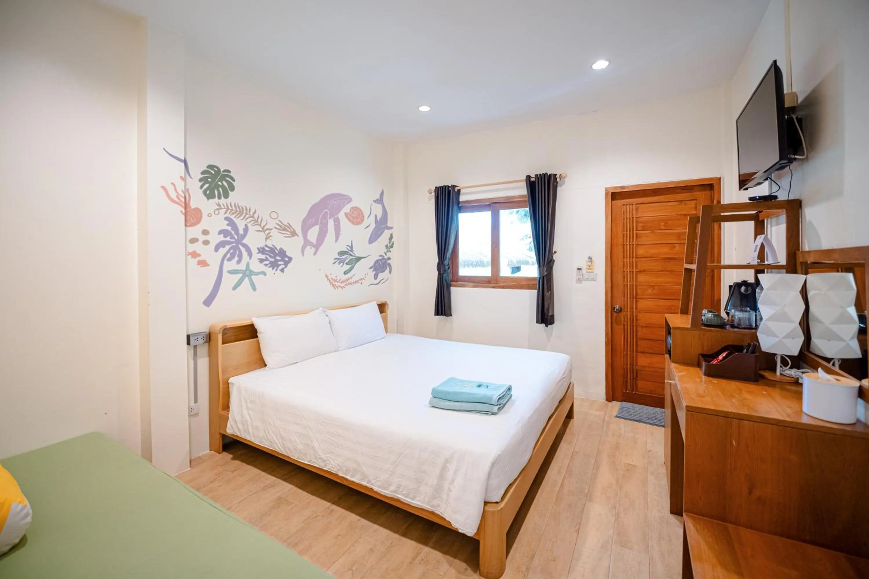 Photo of the whole room, Bed in Samed Seaside Resort