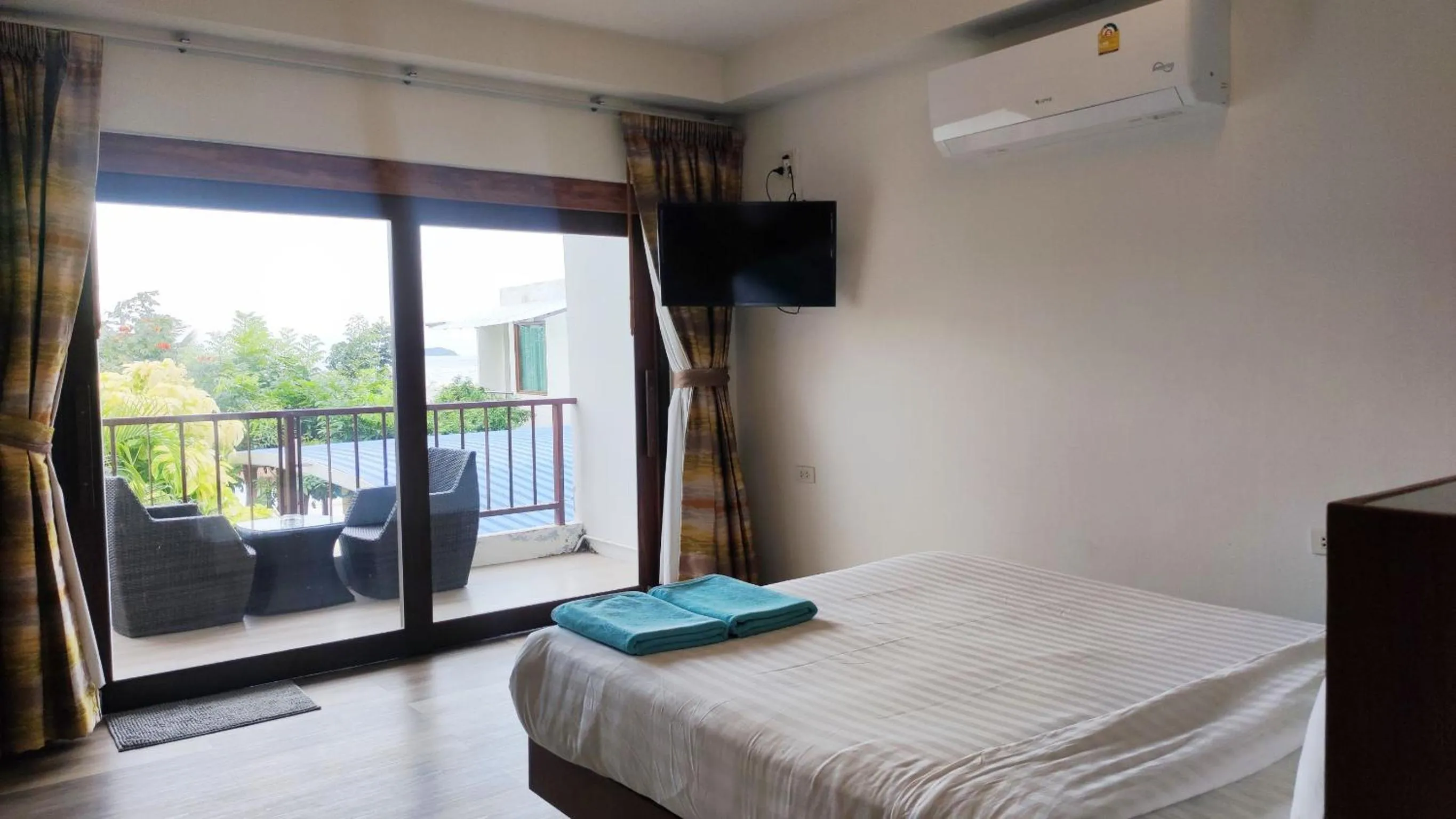 Photo of the whole room, Bed in Samed Seaside Resort