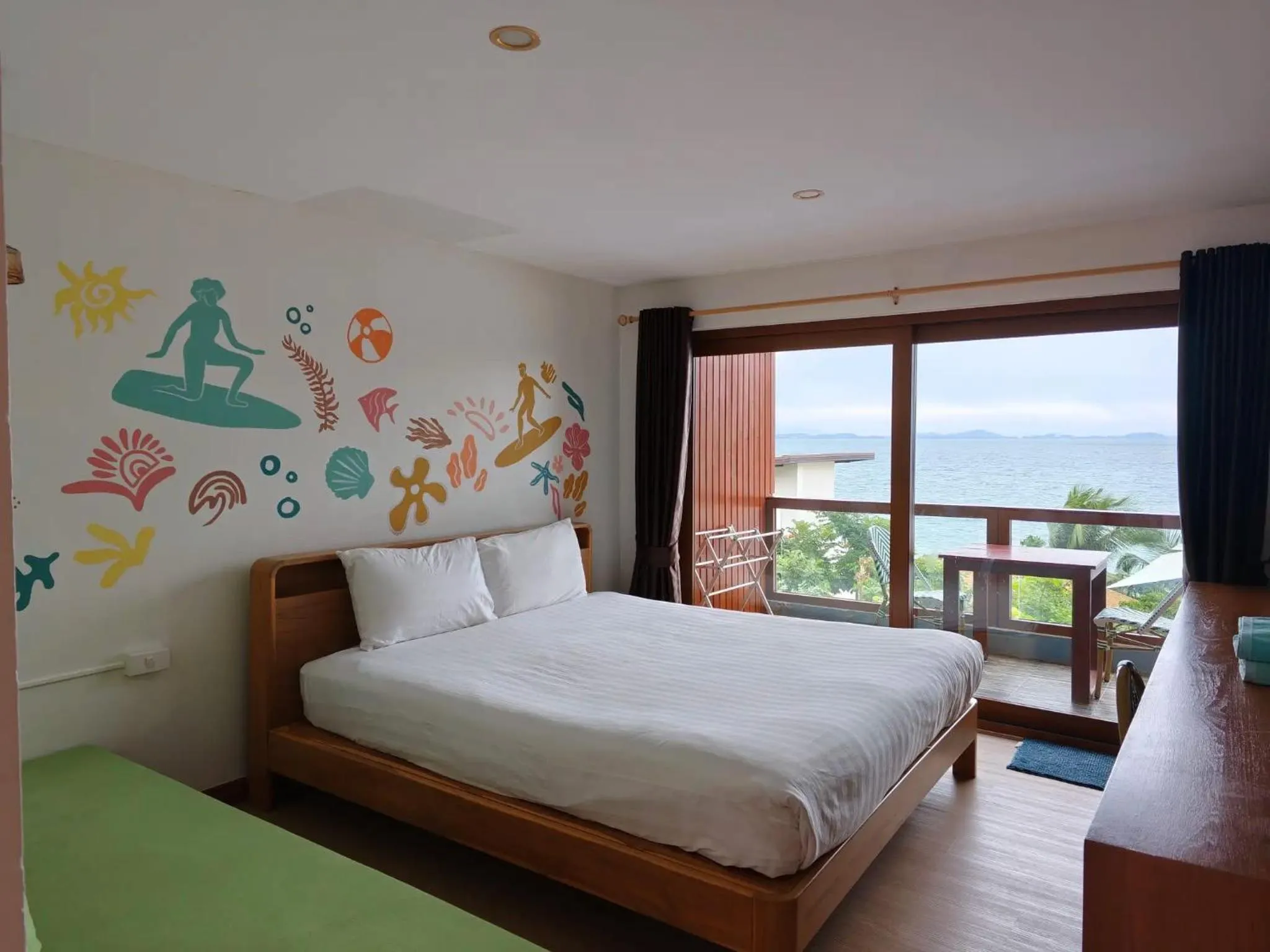Photo of the whole room, Bed in Samed Seaside Resort