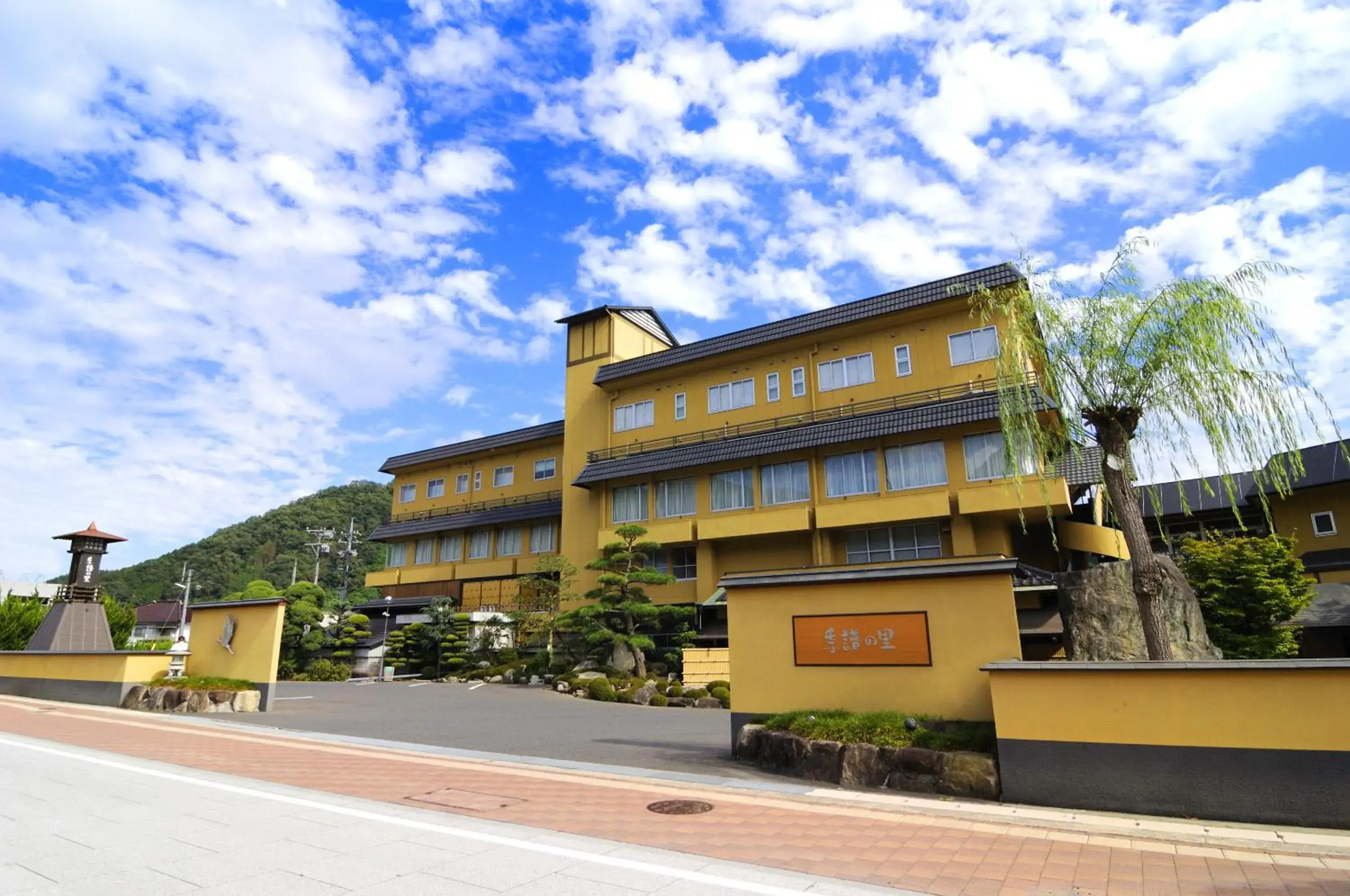 Facade/entrance in Kifuno Sato Facade/entrance in Kifuno Sato