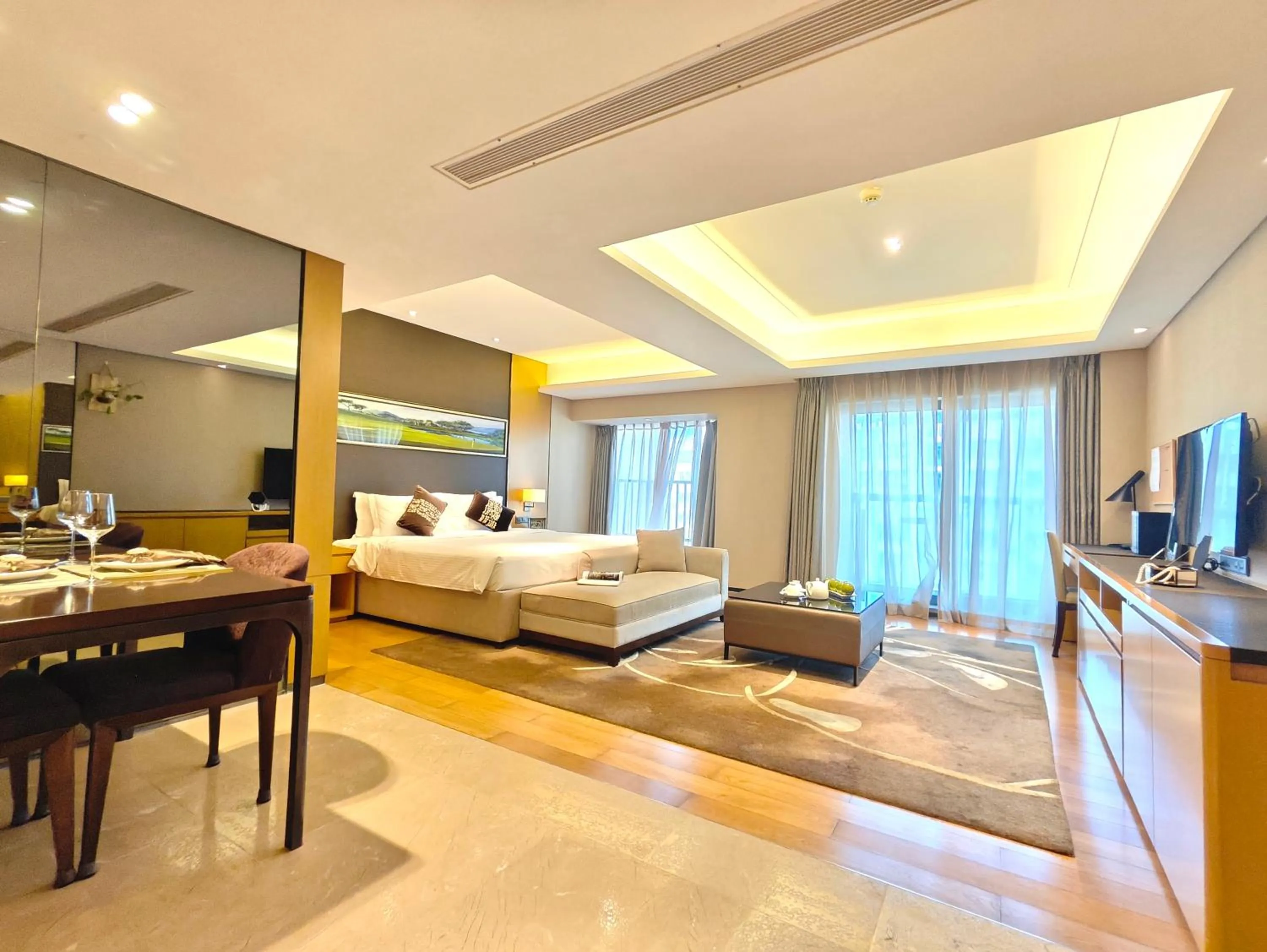 Dining area, Bed in Somerset Grandview Shenzhen