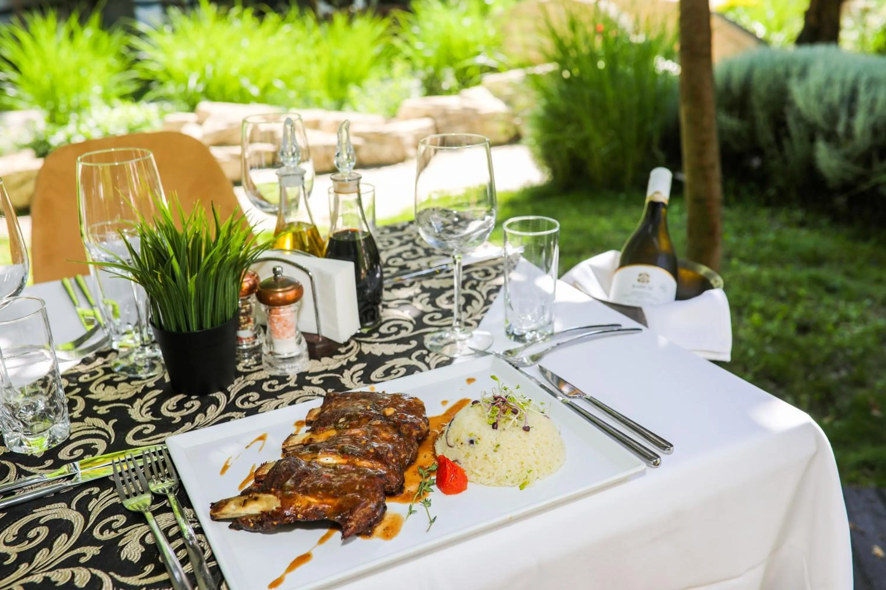 Restaurant/places to eat in Emerald Beach Resort & Spa