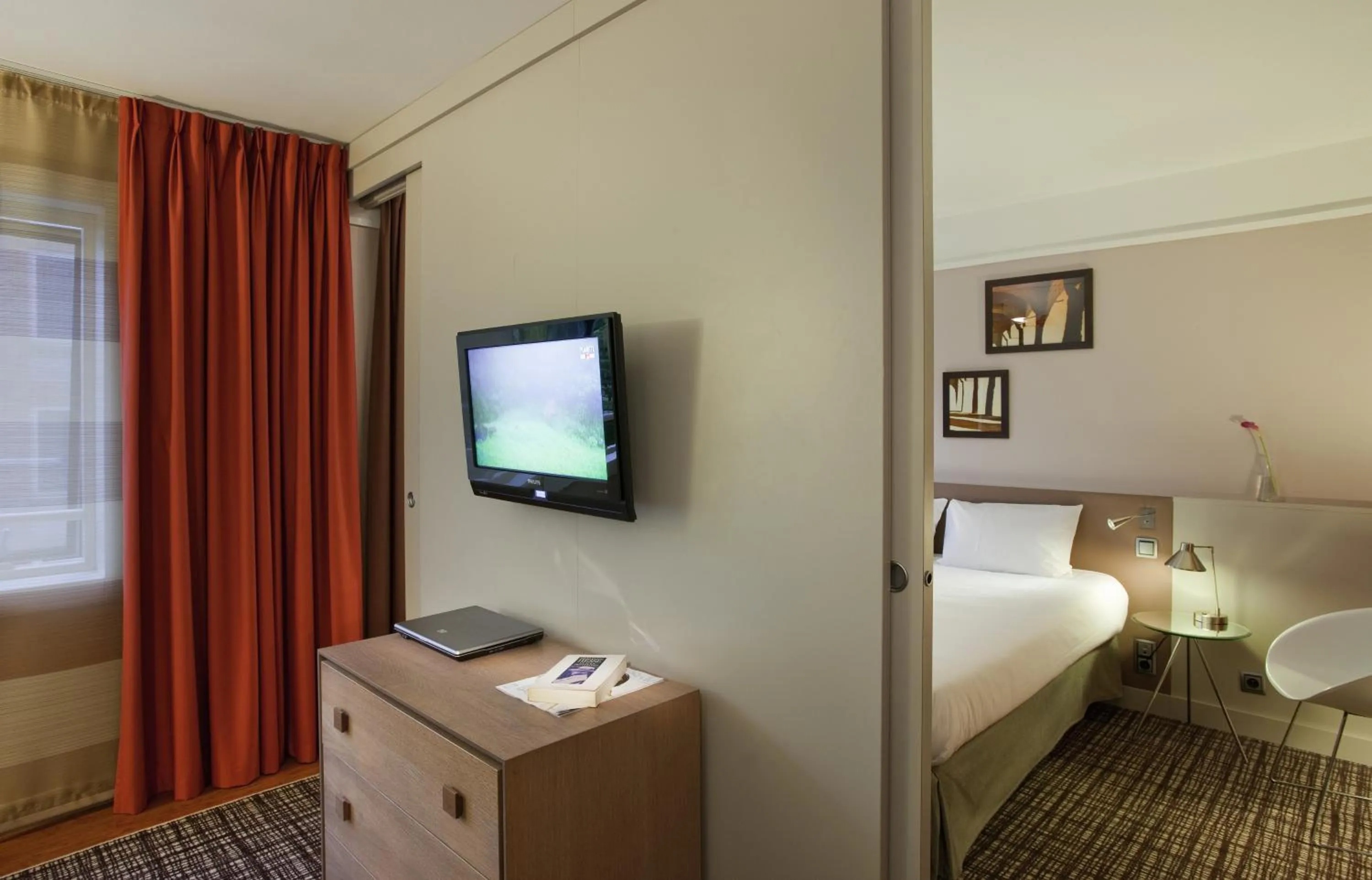 Bedroom, Bed in Residence Mercure Paris La Defense Grande Arche