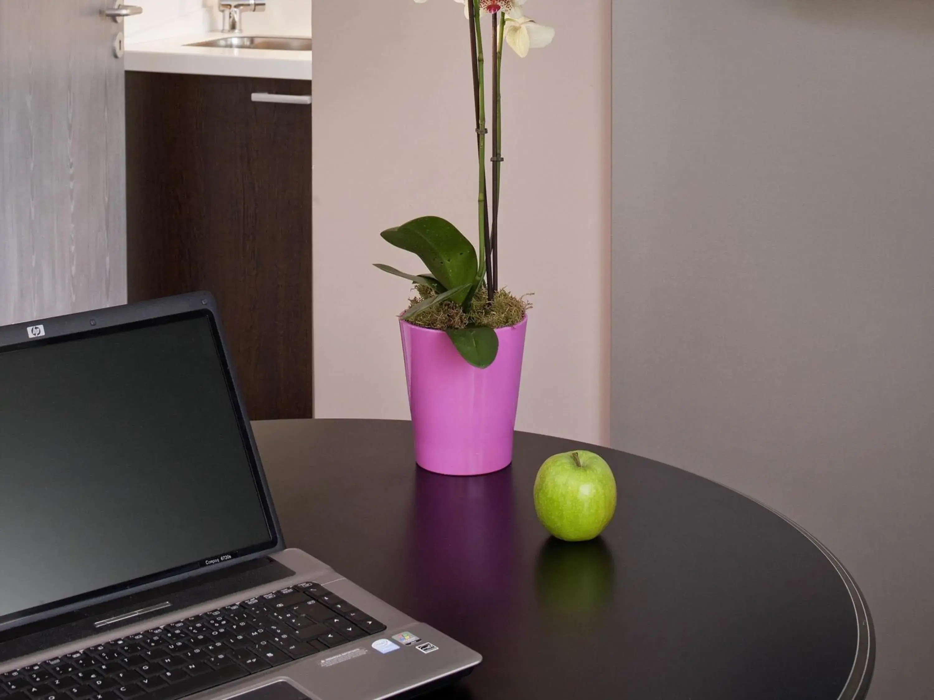 Bedroom in Residence Mercure Paris La Defense Grande Arche Bedroom in Residence Mercure Paris La Defense Grande Arche