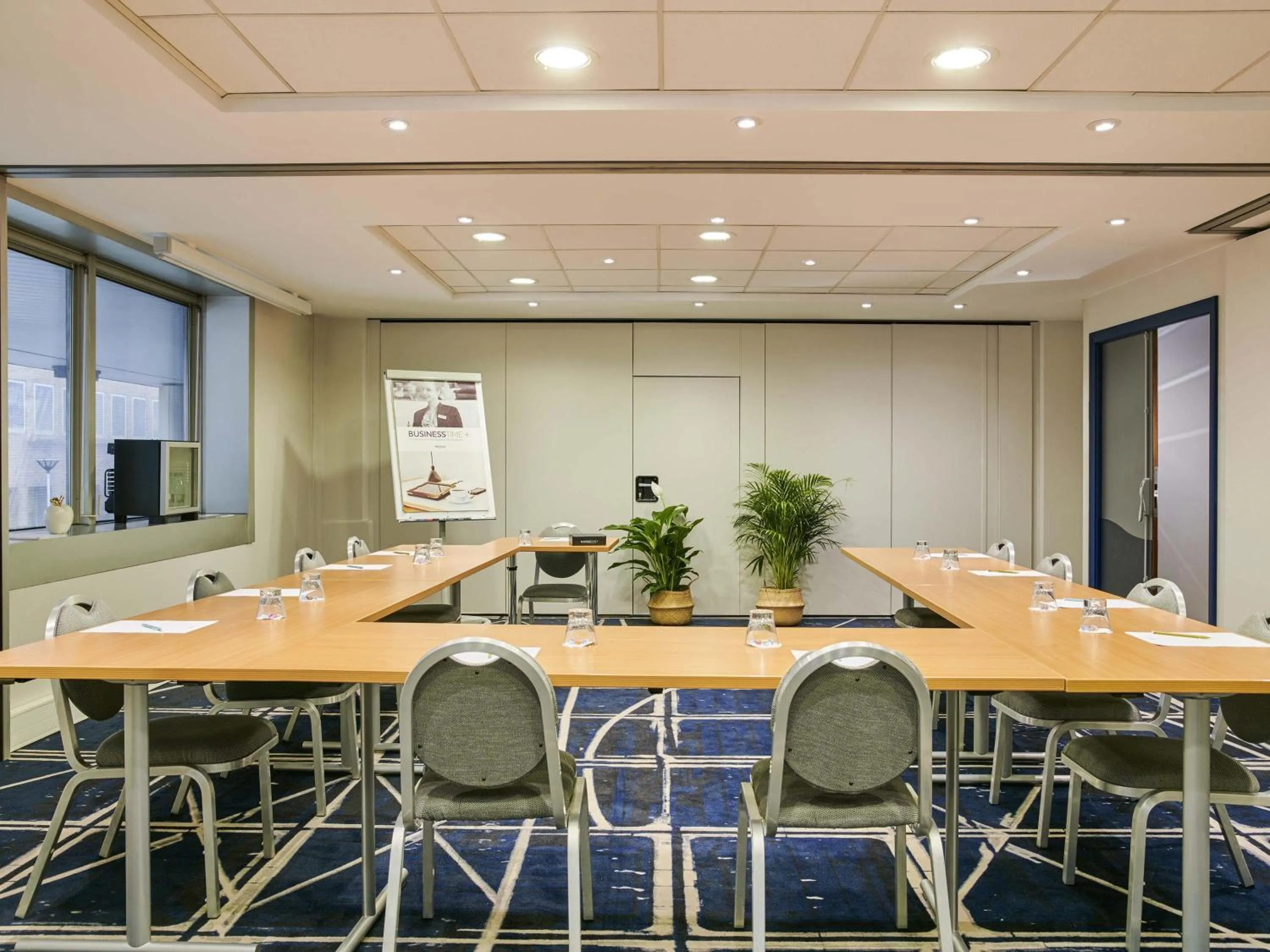 Meeting/conference room in Residence Mercure Paris La Defense Grande Arche