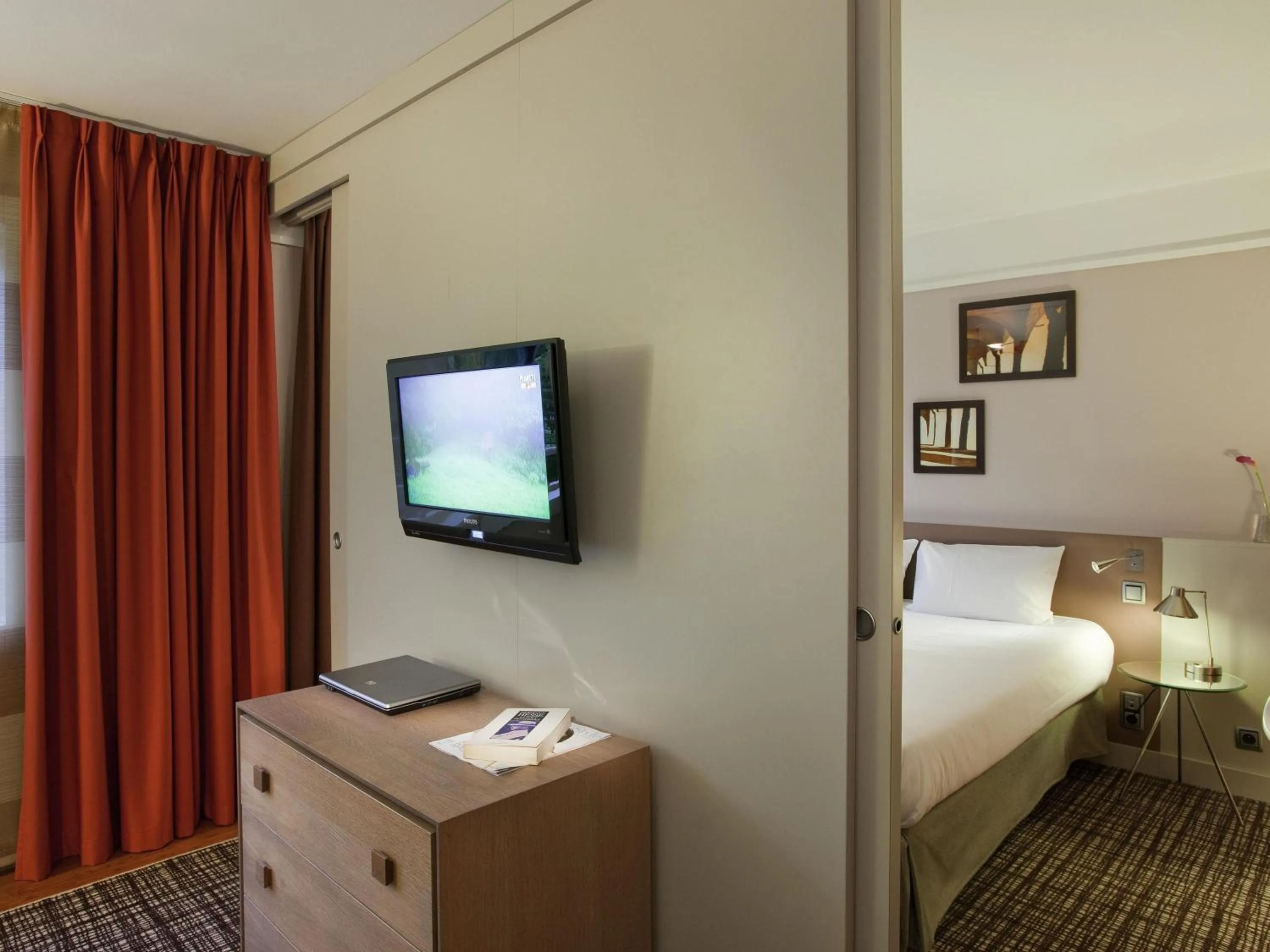 Bedroom, Bed in Residence Mercure Paris La Defense Grande Arche