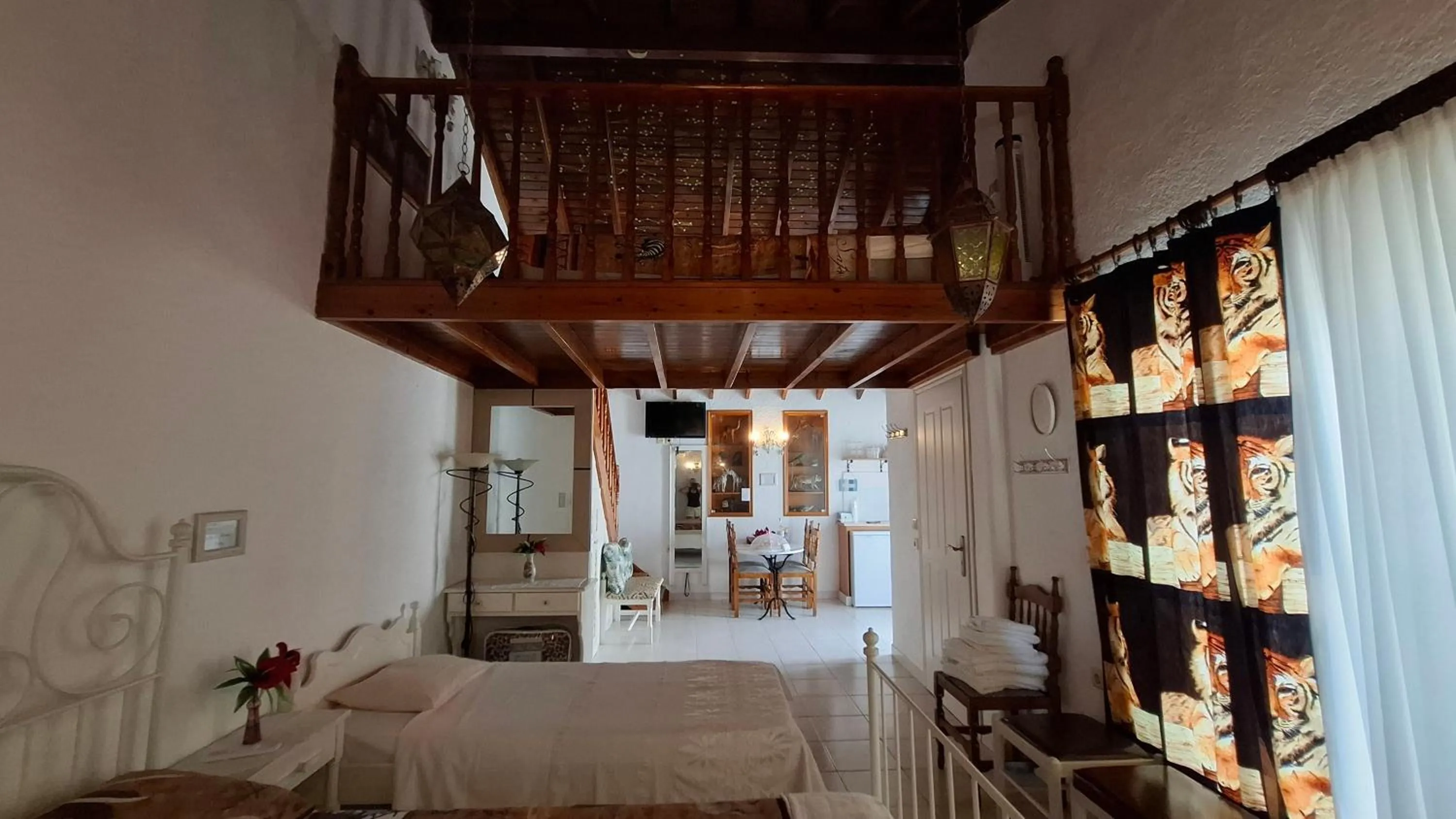 Bed in Castellino Studios