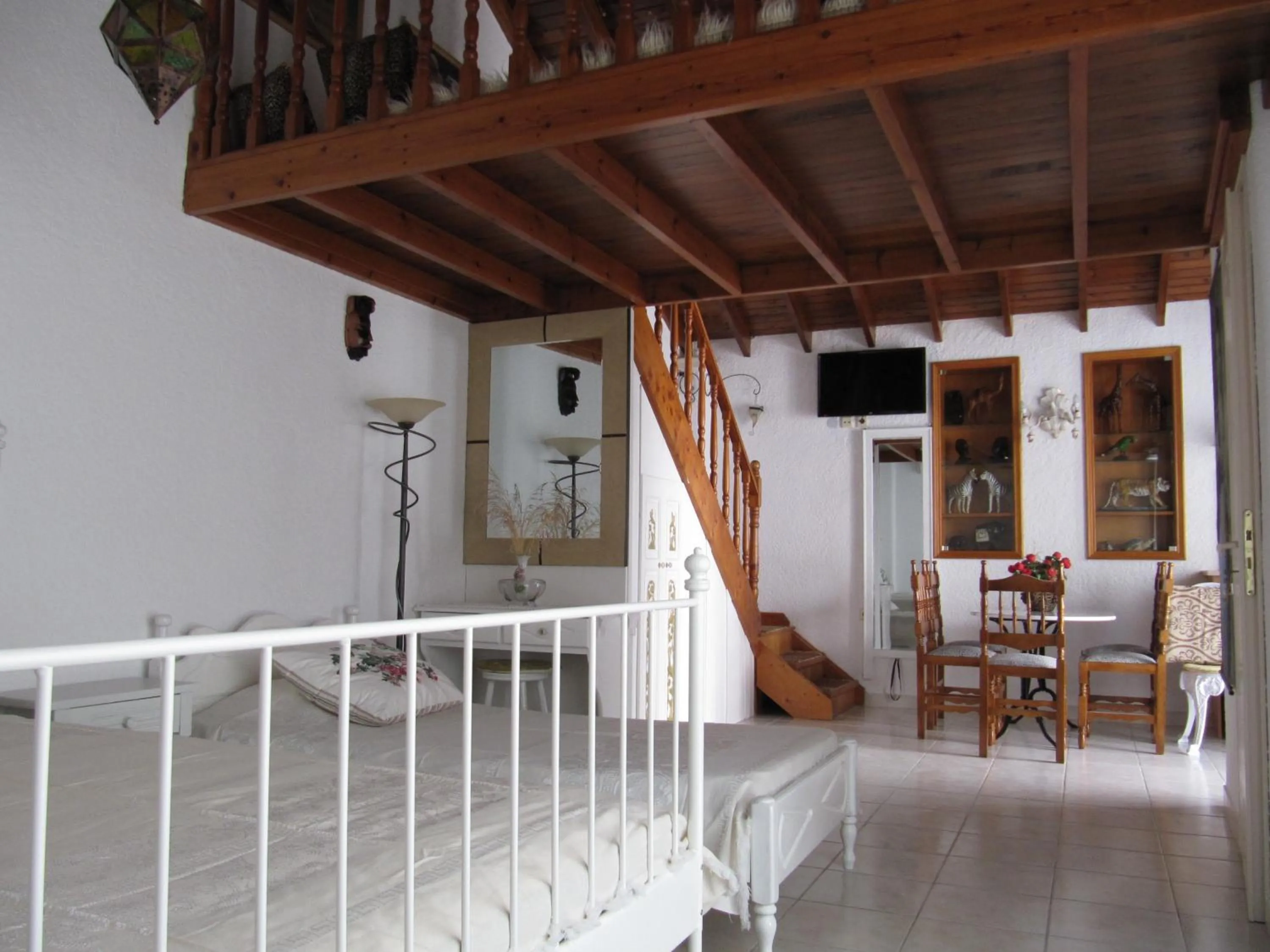 Bed in Castellino Studios