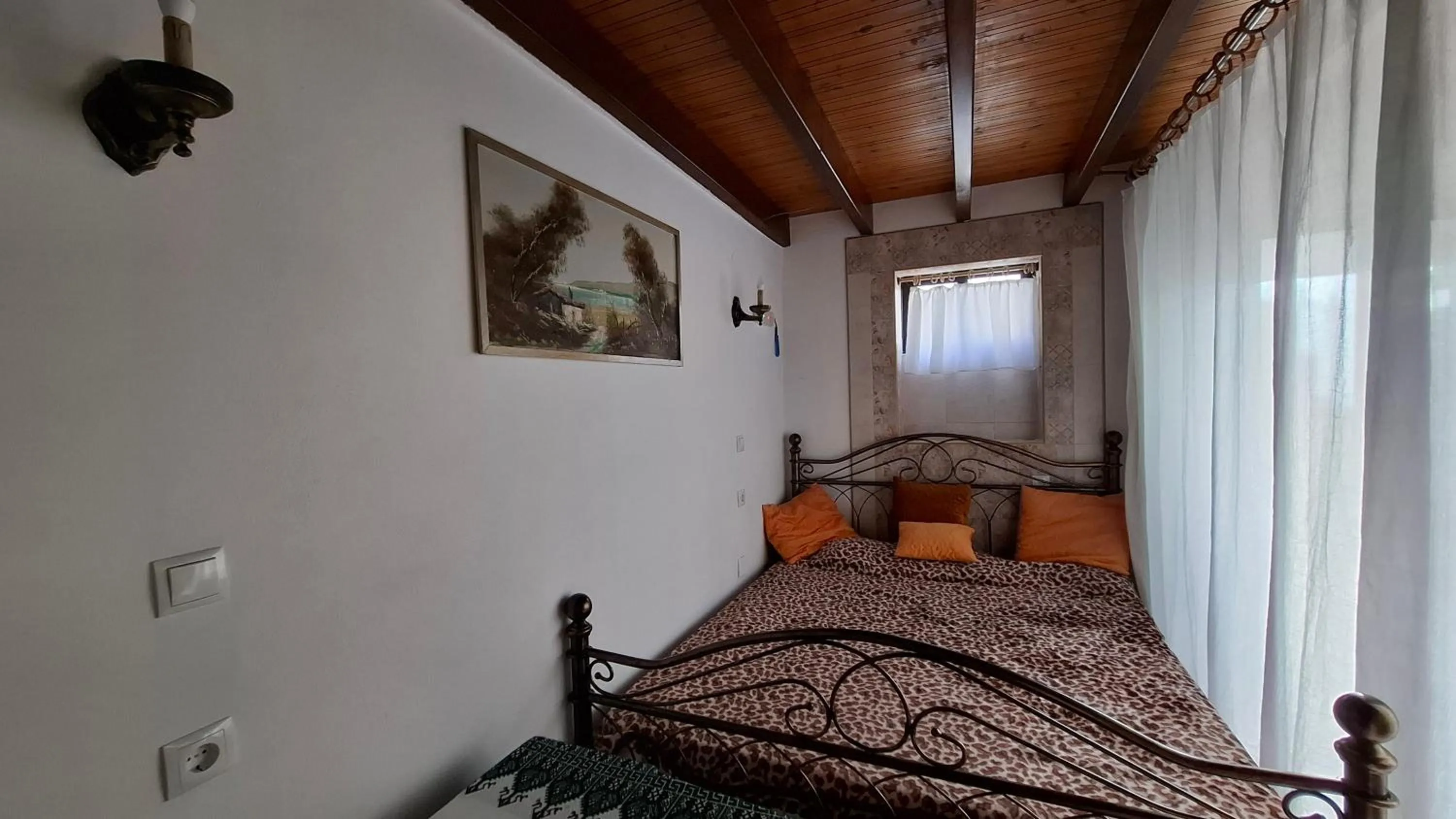 Bed in Castellino Studios