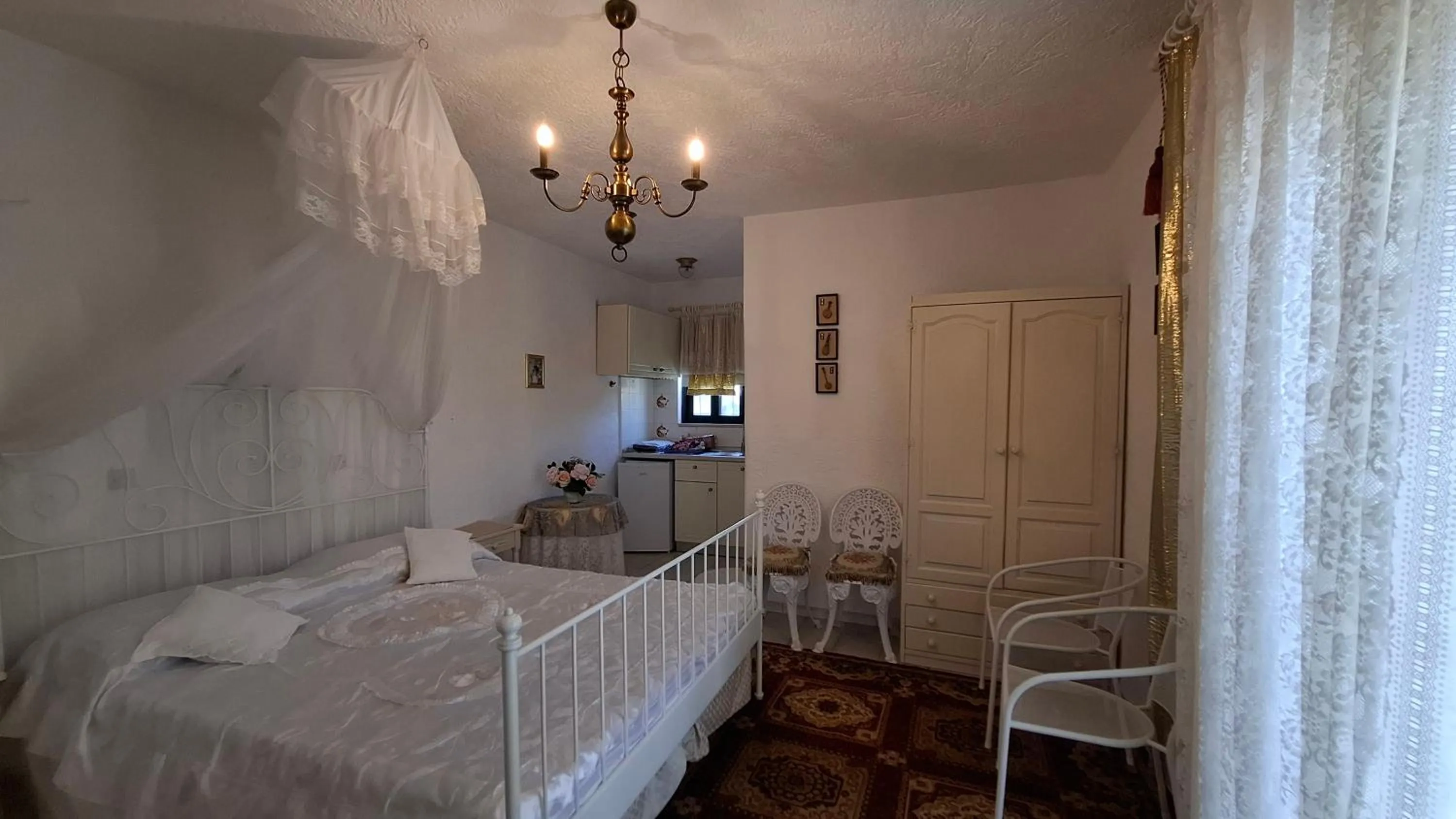 Bed in Castellino Studios