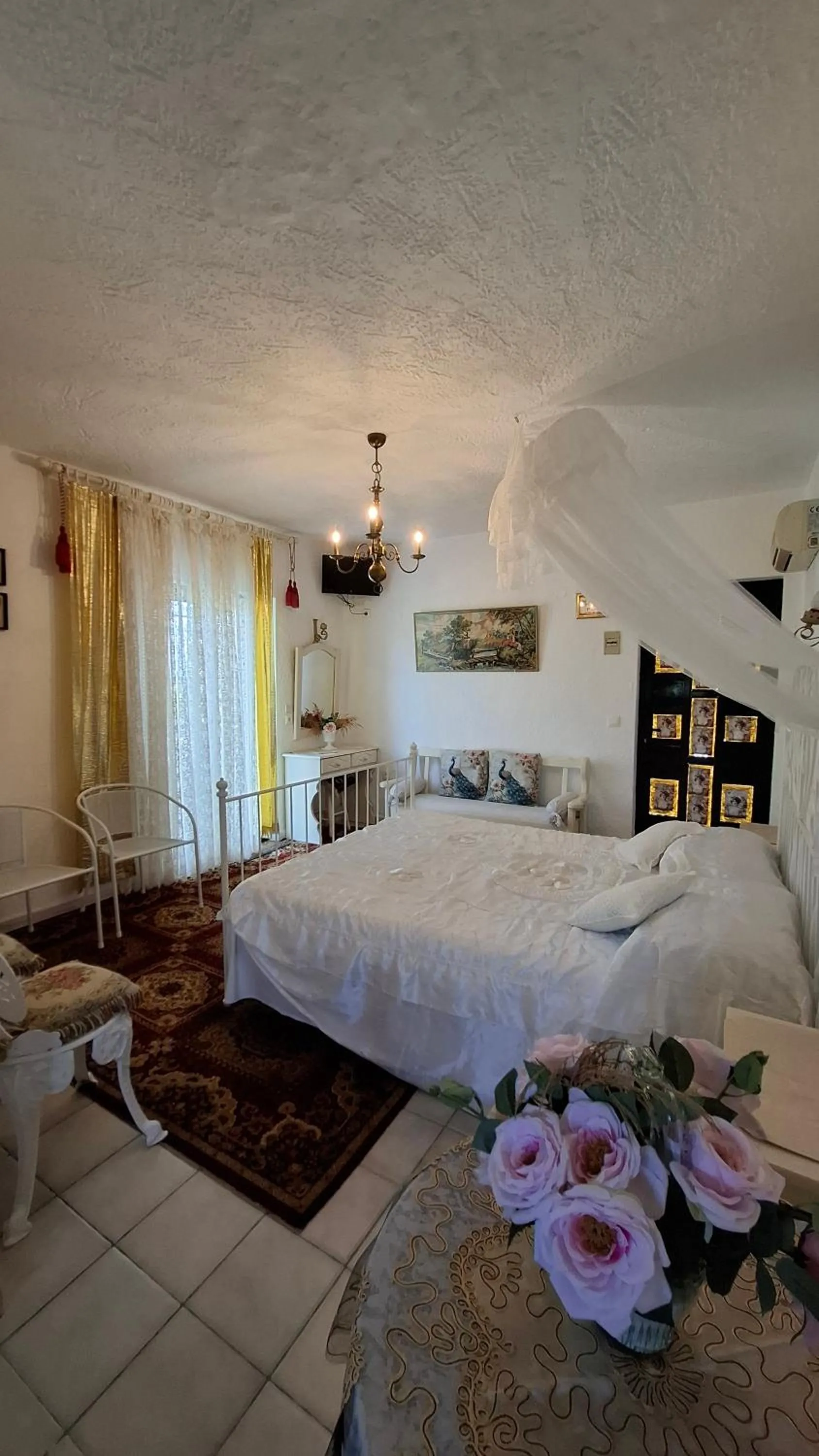 Bed in Castellino Studios