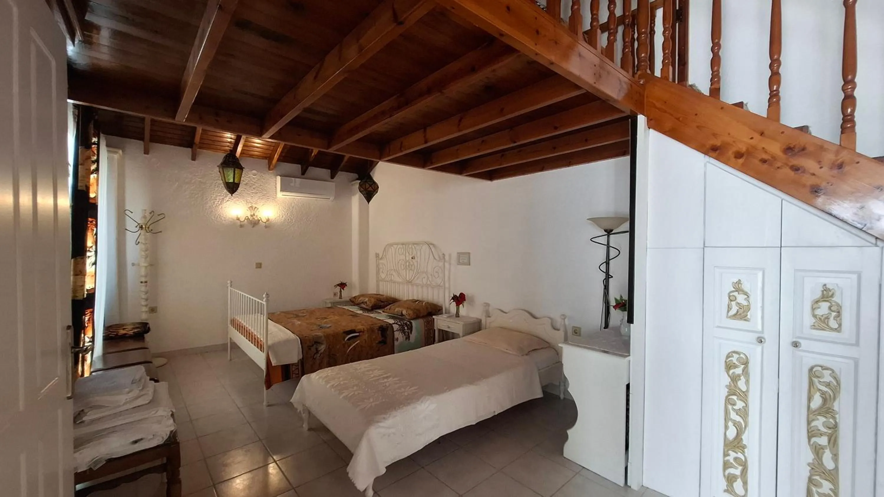 Bed in Castellino Studios