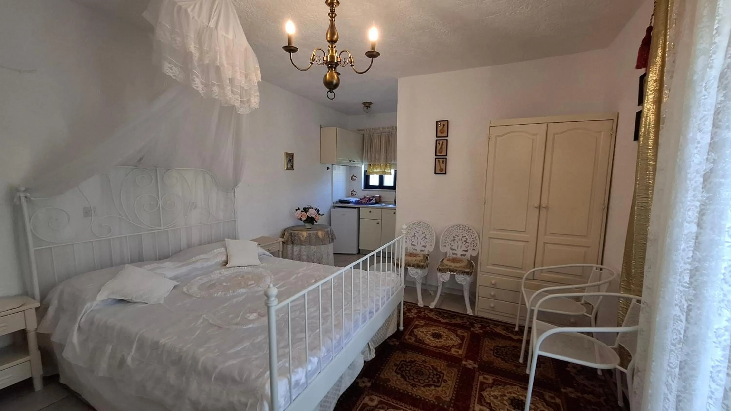 Bed in Castellino Studios