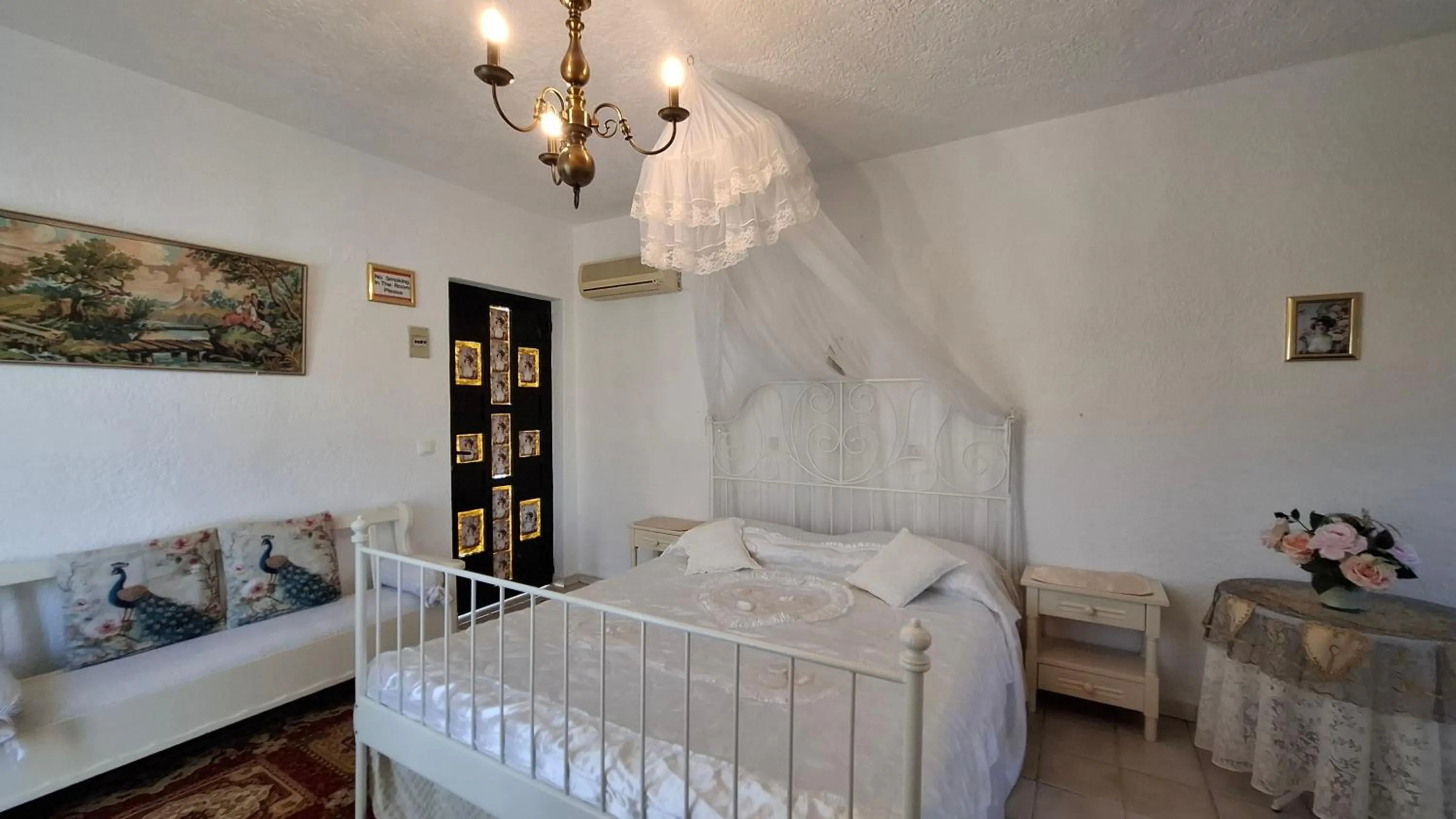 Bed in Castellino Studios