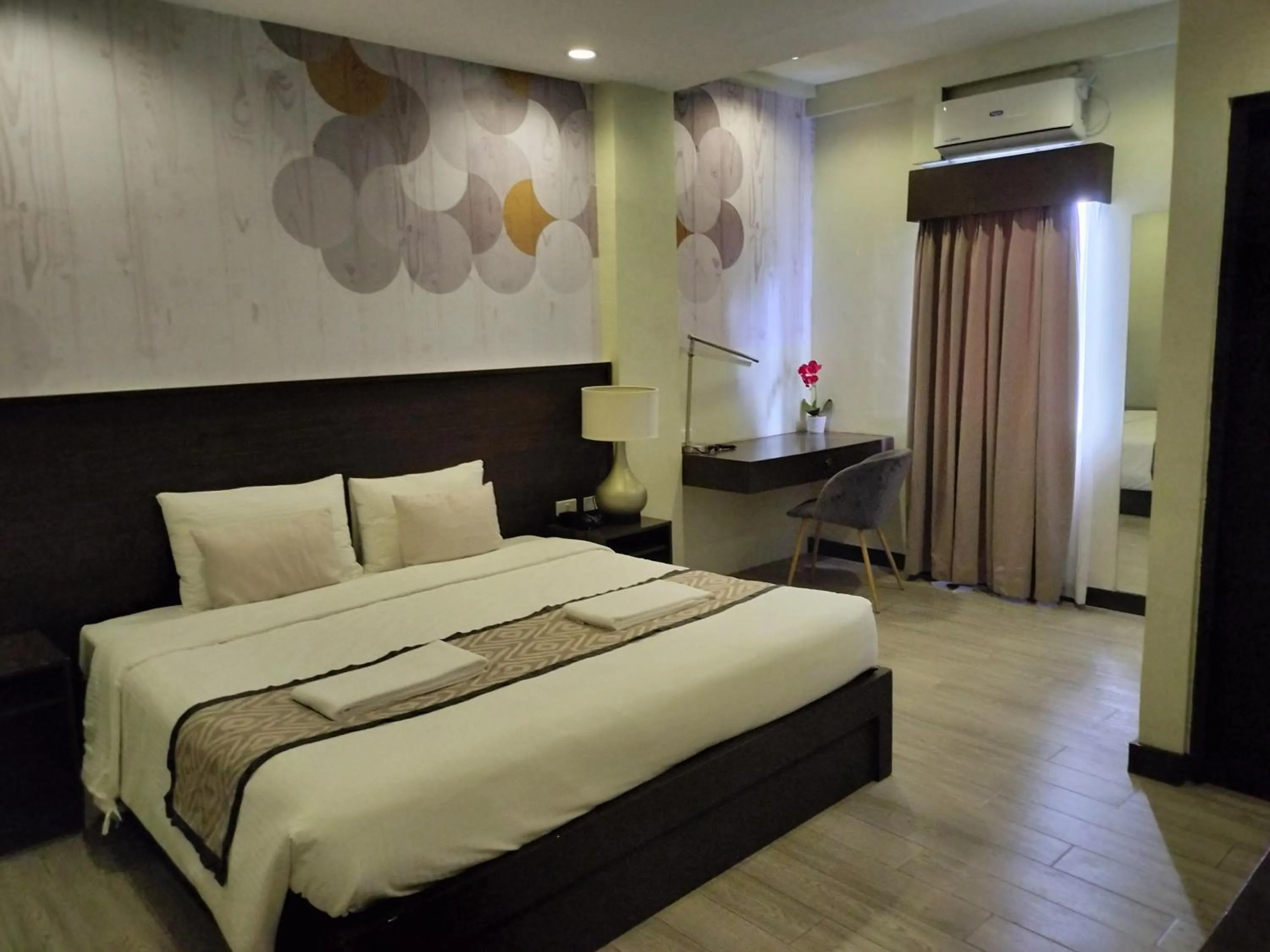 Bedroom, Bed in Whitewoods Convention and Leisure Hotel