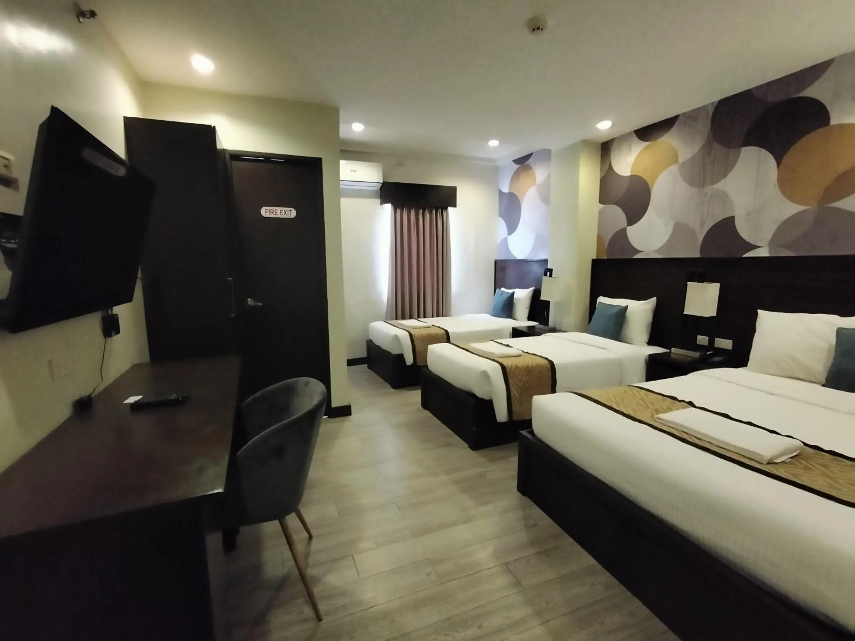 Photo of the whole room, Bed in Whitewoods Convention and Leisure Hotel