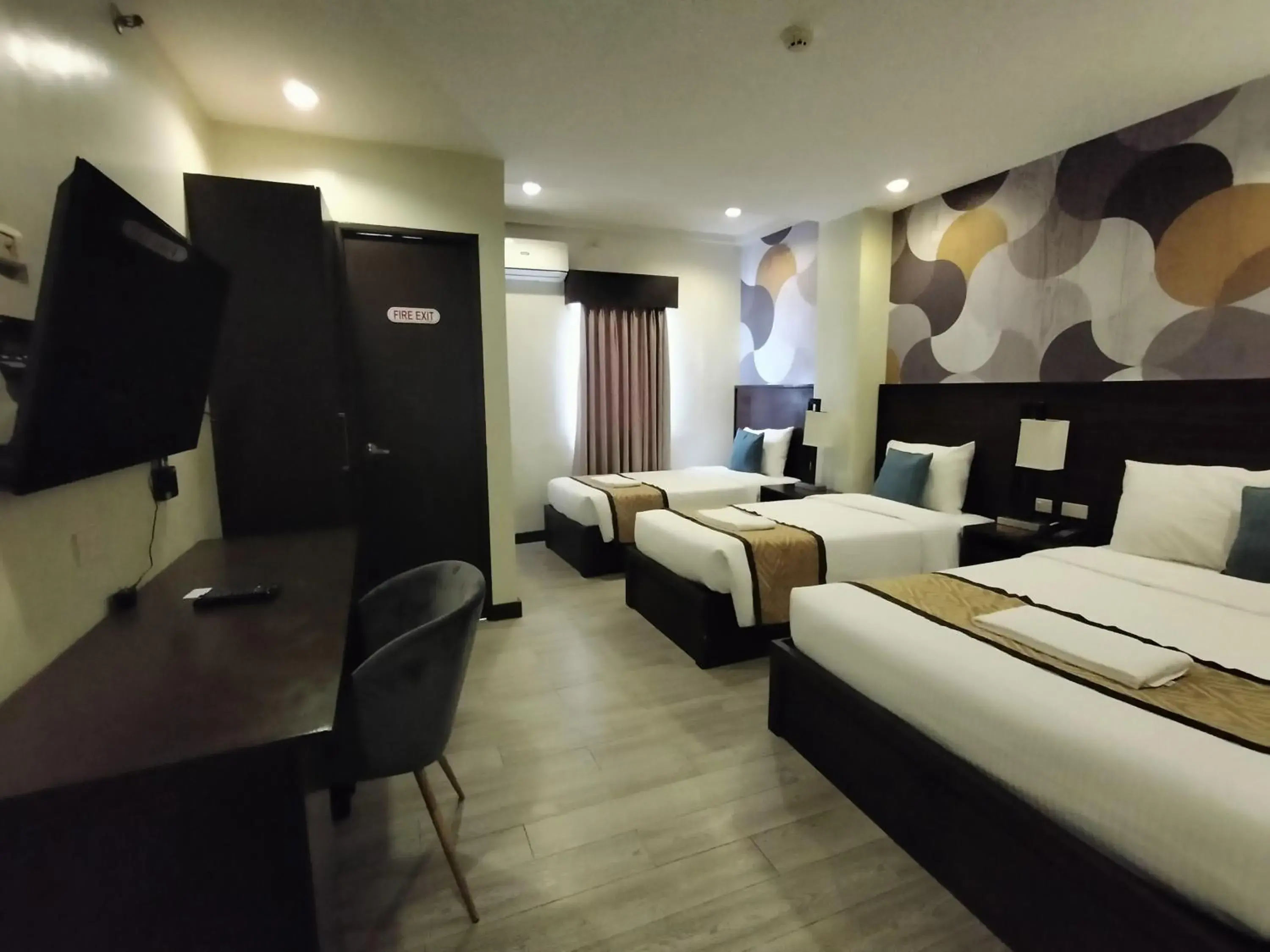 Deluxe Triple Room in Whitewoods Convention and Leisure Hotel by SMS Hospitality Deluxe Triple Room in Whitewoods Convention and Leisure Hotel by SMS Hospitality