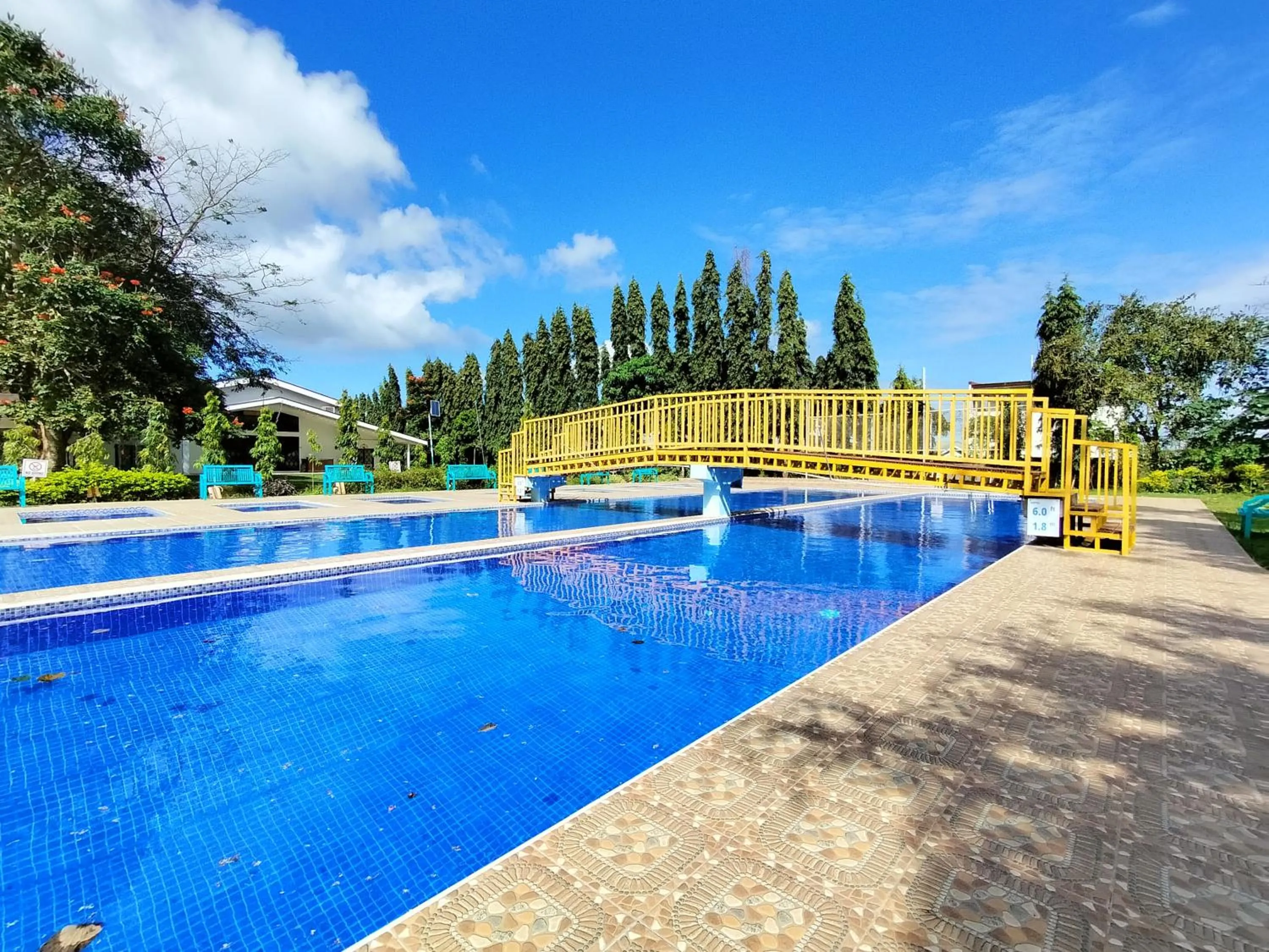 Swimming pool in Whitewoods Convention and Leisure Hotel