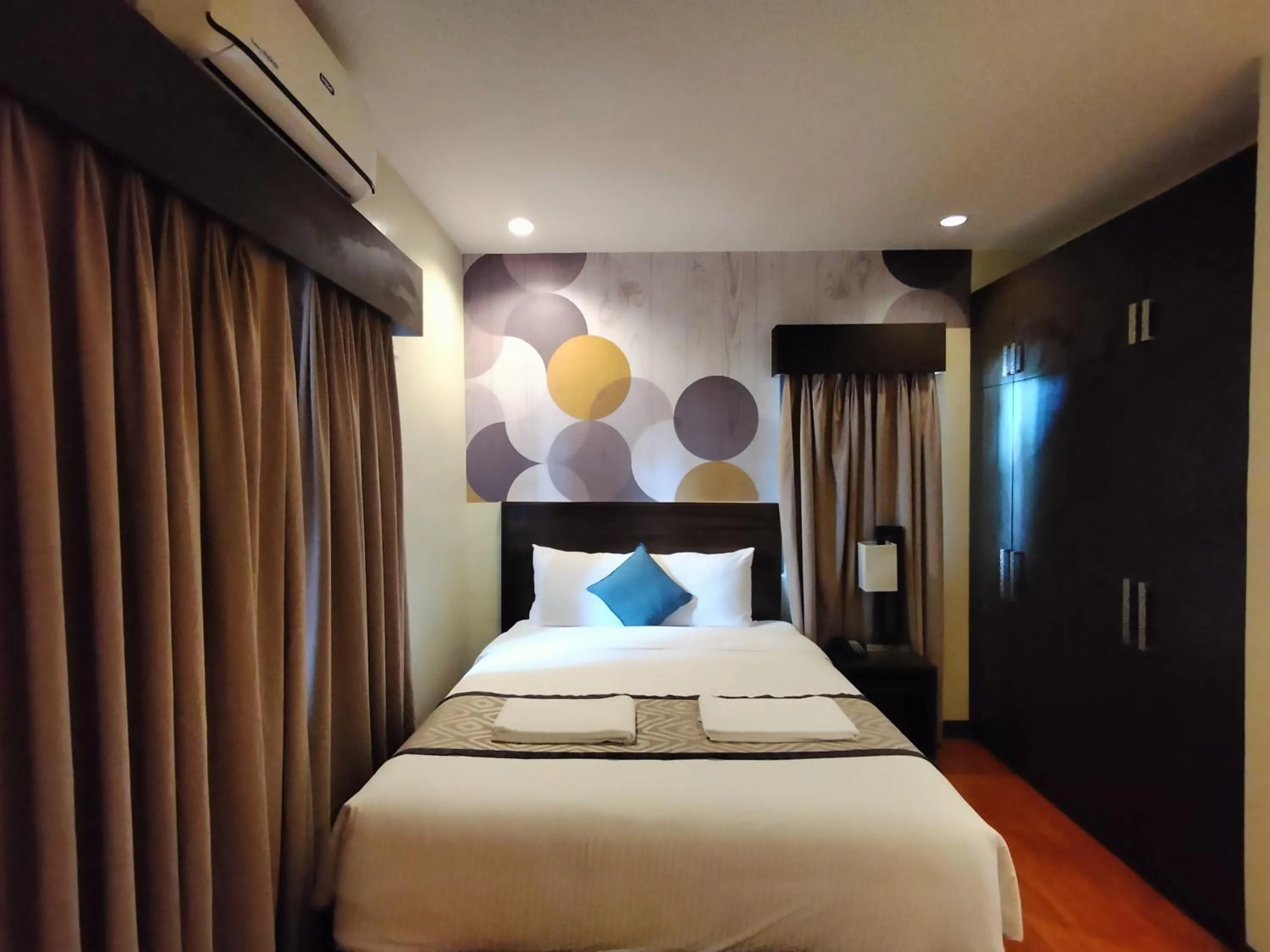 Bedroom, Bed in Whitewoods Convention and Leisure Hotel