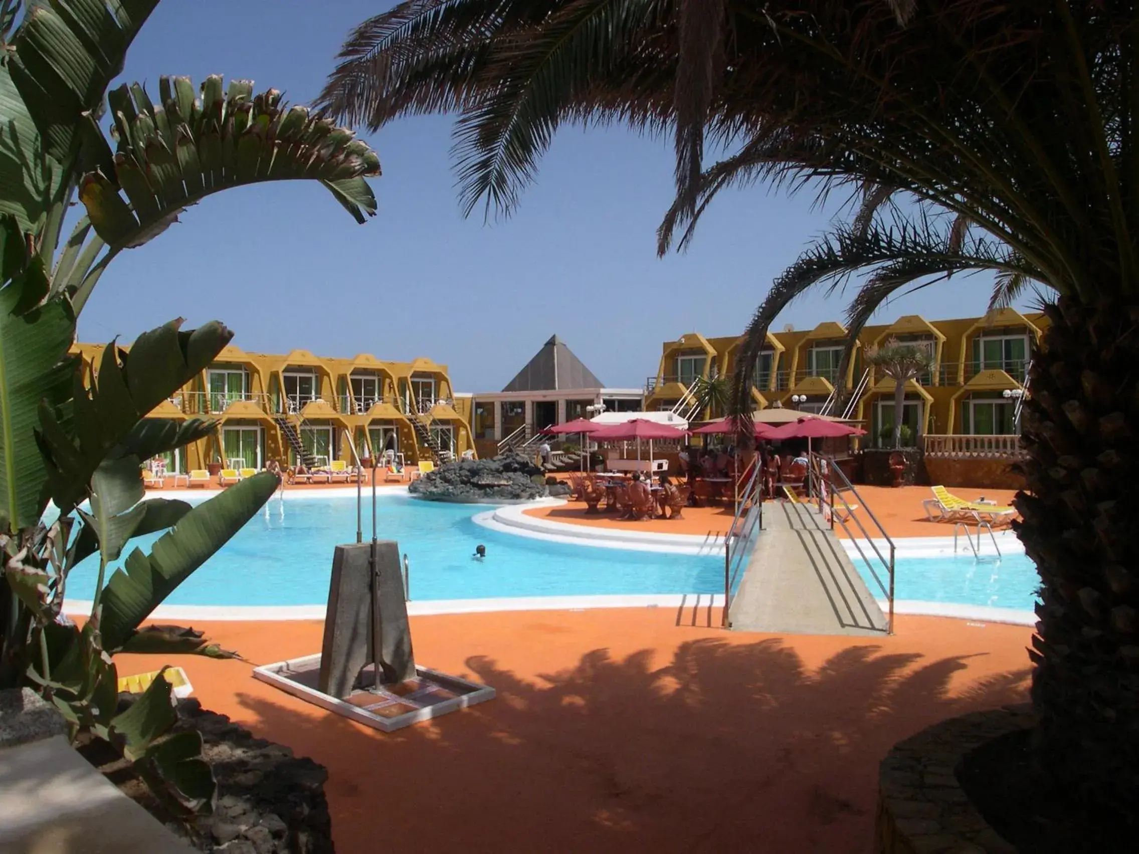 Swimming pool in Aparthotel la Piramide Swimming pool in Aparthotel la Piramide