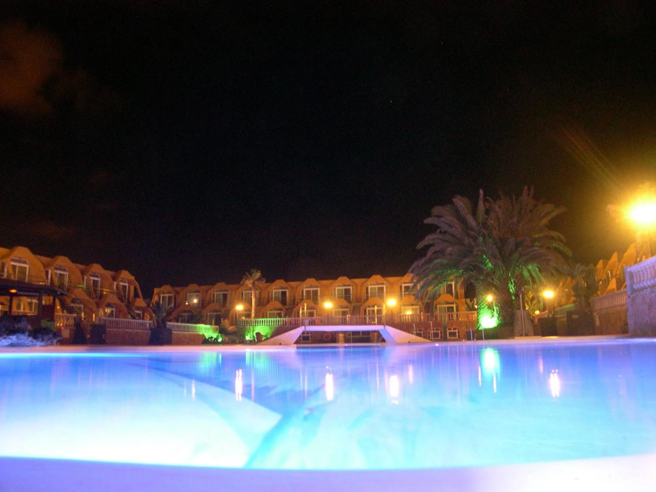 Swimming pool in Aparthotel la Piramide