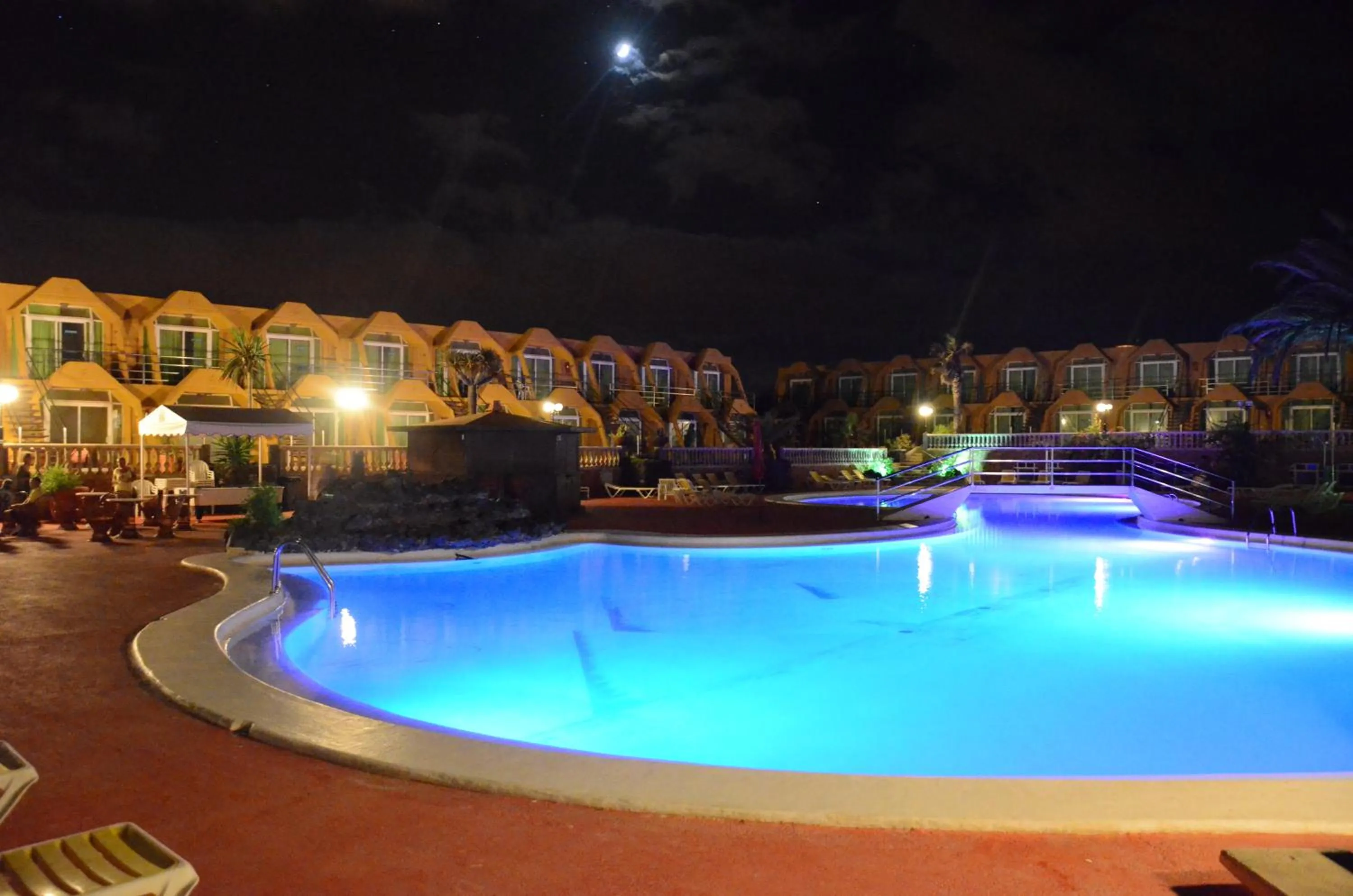 Swimming pool in Aparthotel la Piramide