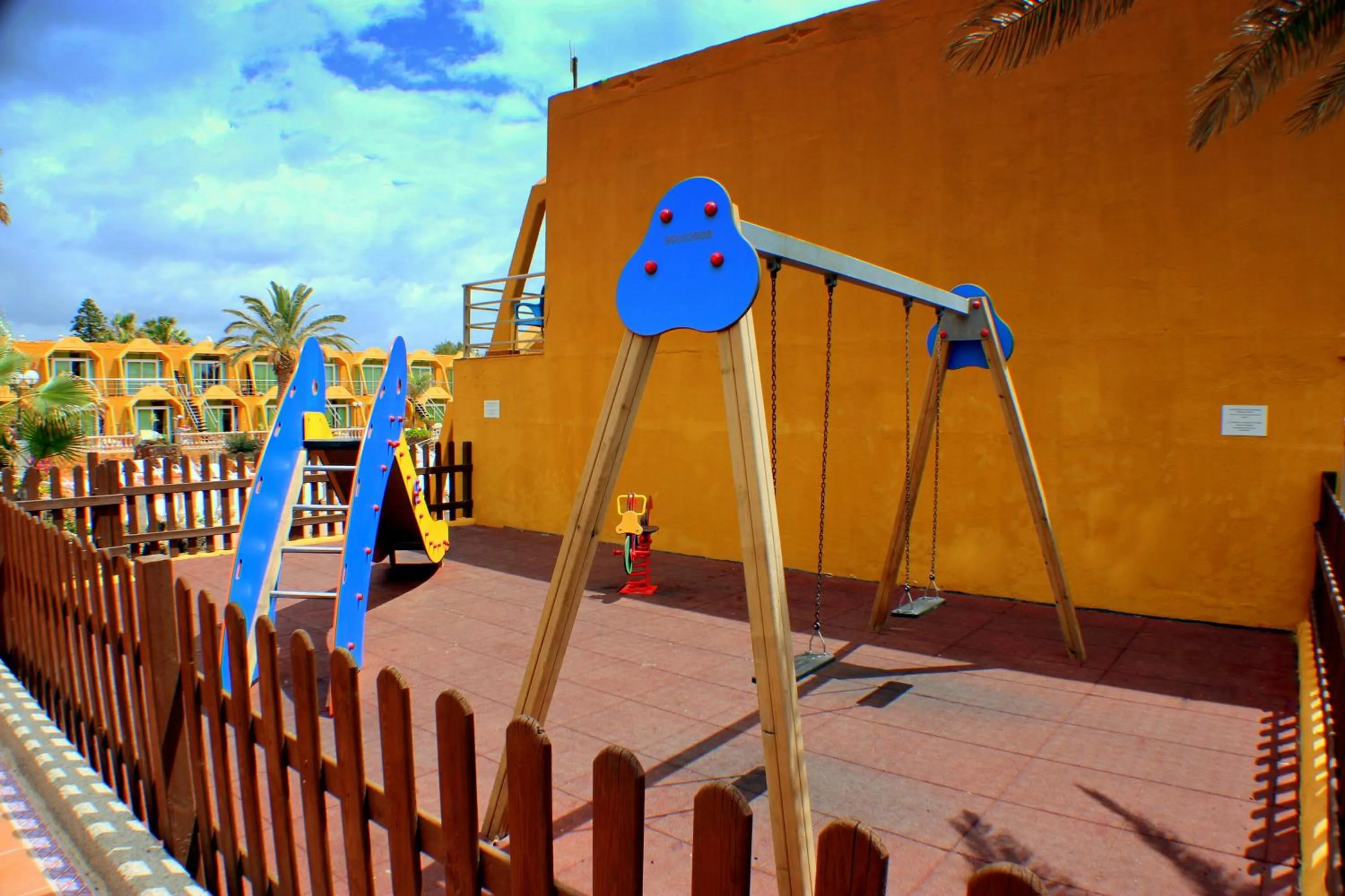 Children play ground in Aparthotel la Piramide