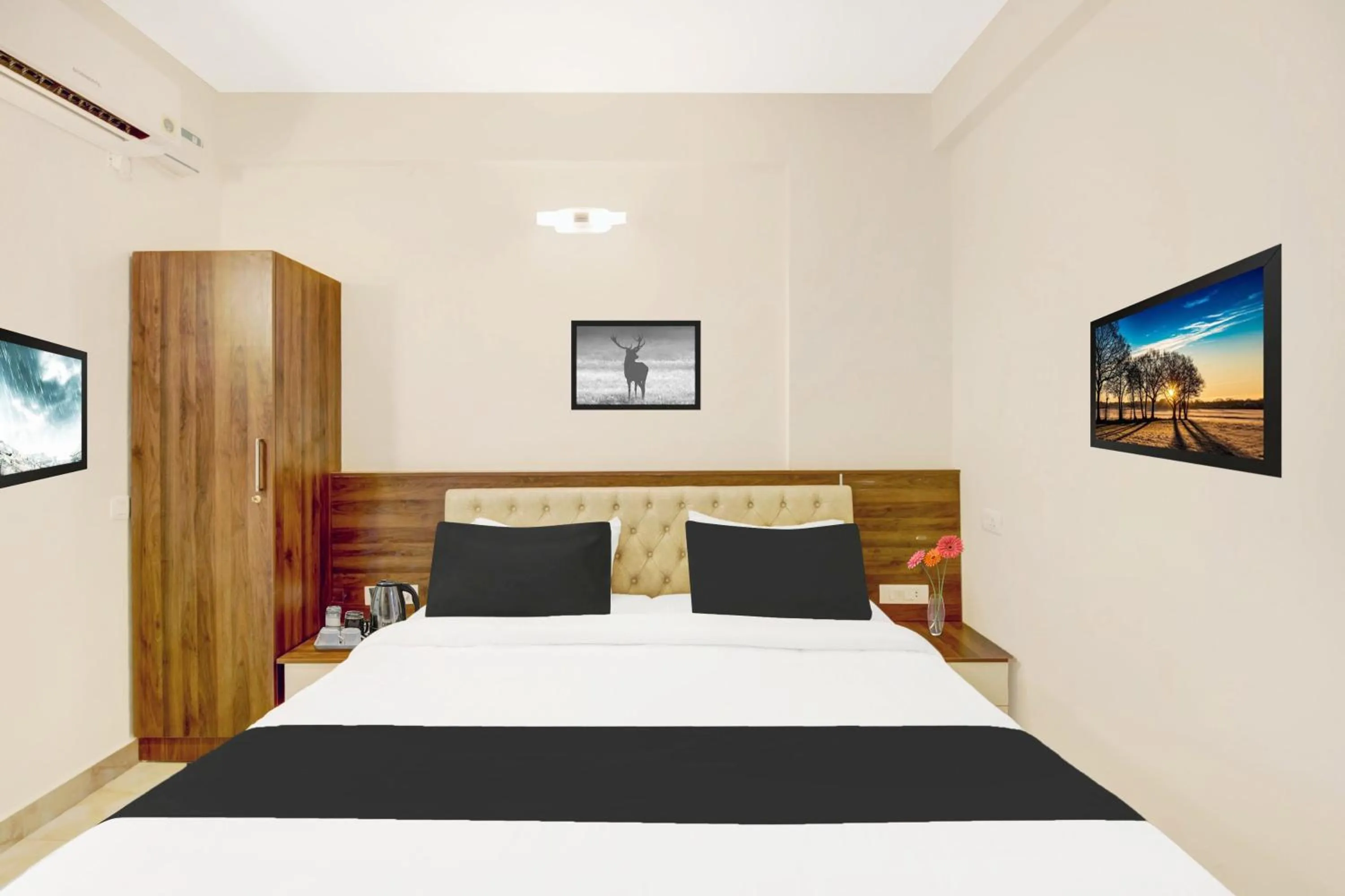 Bedroom, Bed in Super Collection O Virajpet City Centre formerly The Fort Mercara