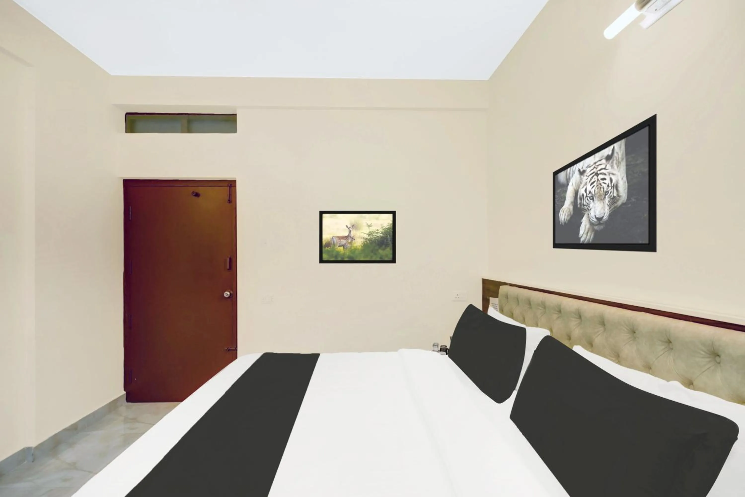 Bedroom, Bed in Super Collection O Virajpet City Centre formerly The Fort Mercara