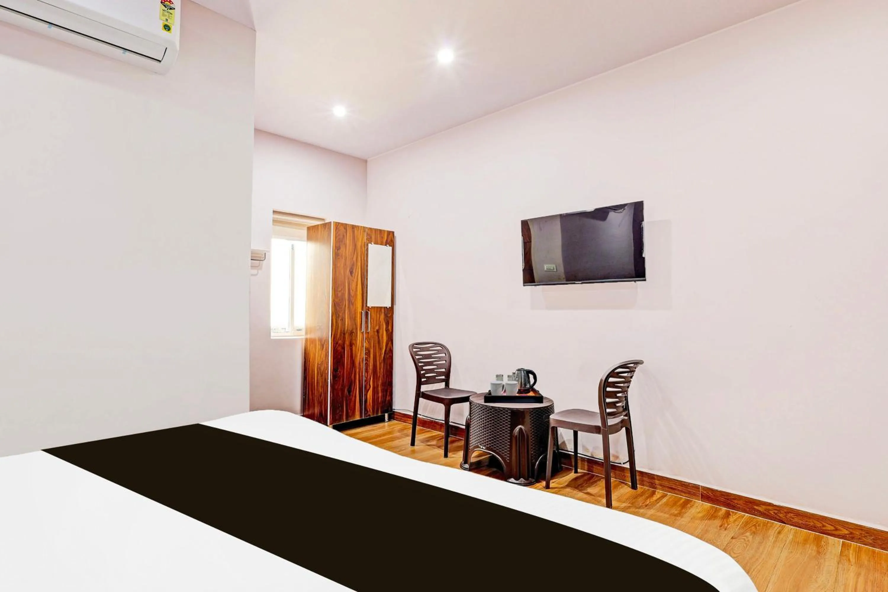 Bedroom, Bed in Super Hotel O Ramarvapadu Near ESI Hospital