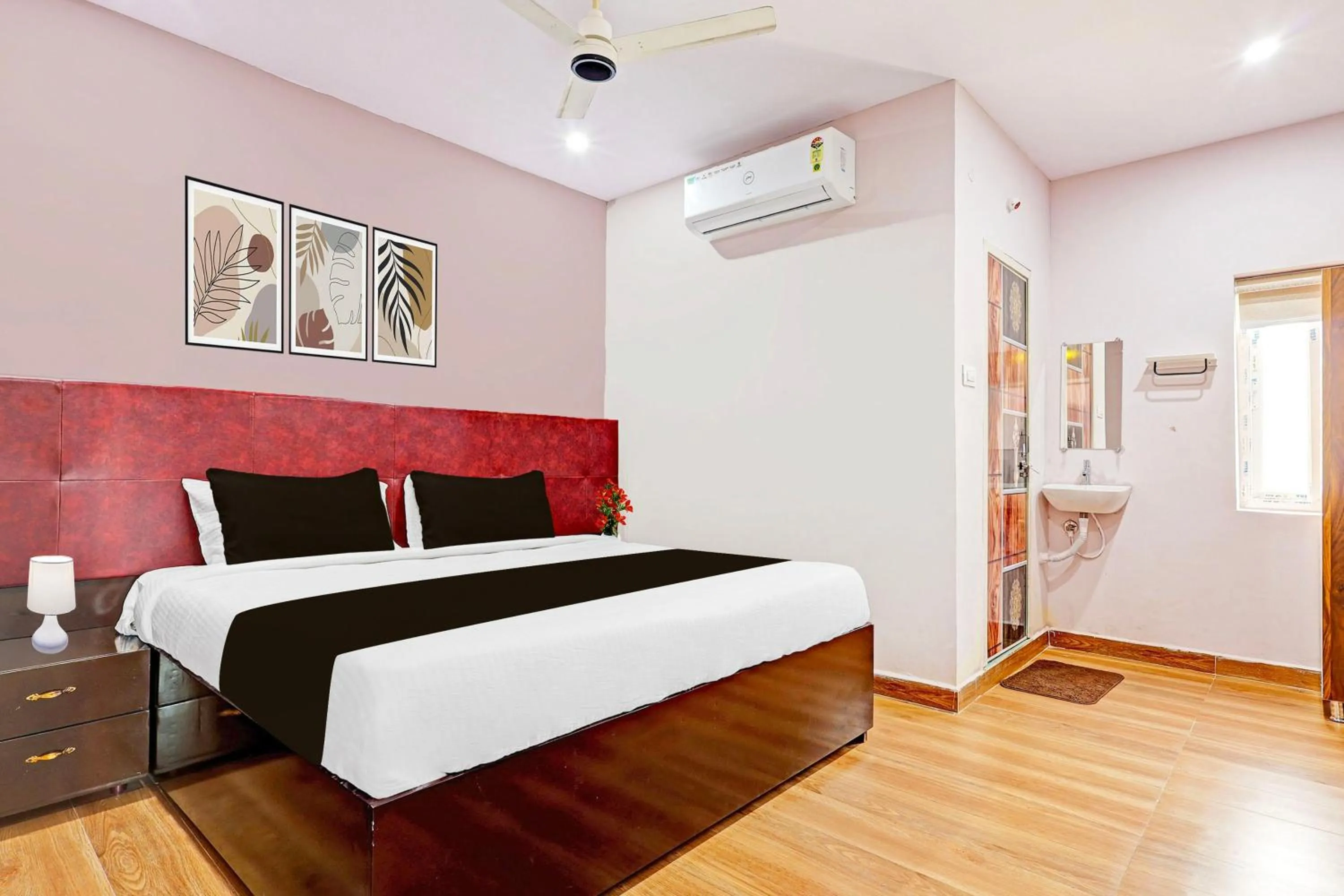 Bedroom, Bed in Super Hotel O Ramarvapadu Near ESI Hospital