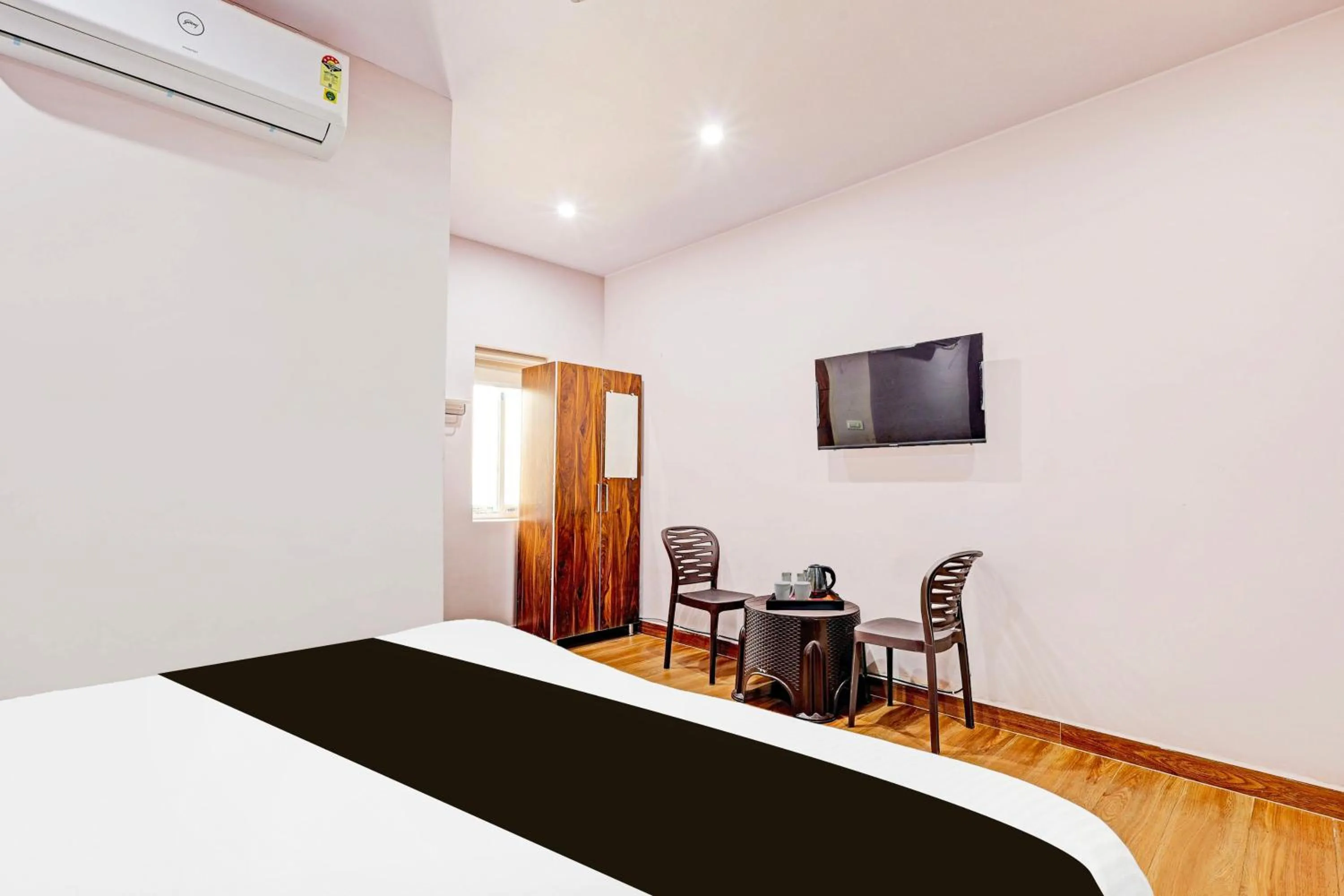 Bedroom, Bed in Super Hotel O Ramarvapadu Near ESI Hospital