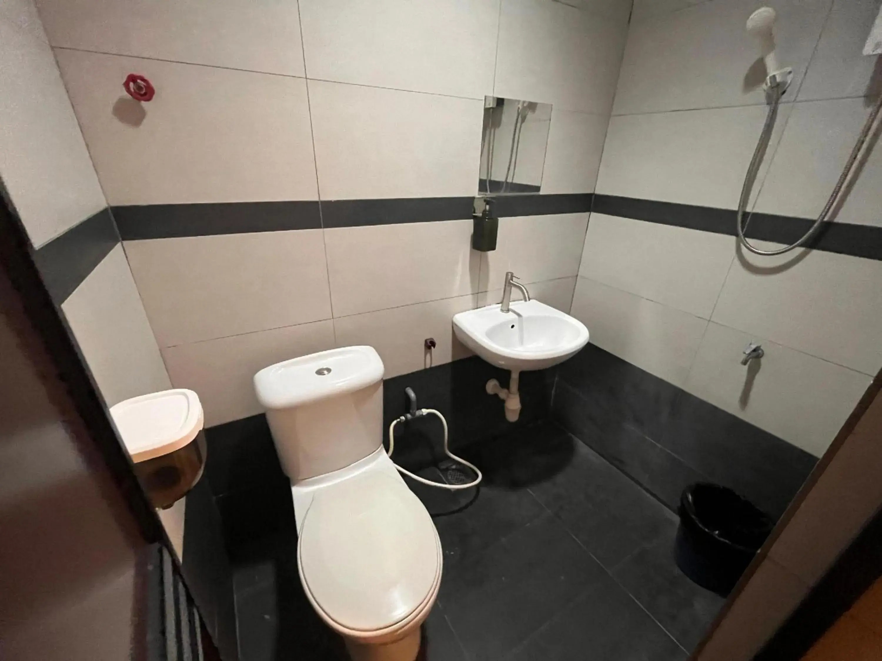 Bathroom in Hotel O Jb Sojourn Bathroom in Hotel O Jb Sojourn