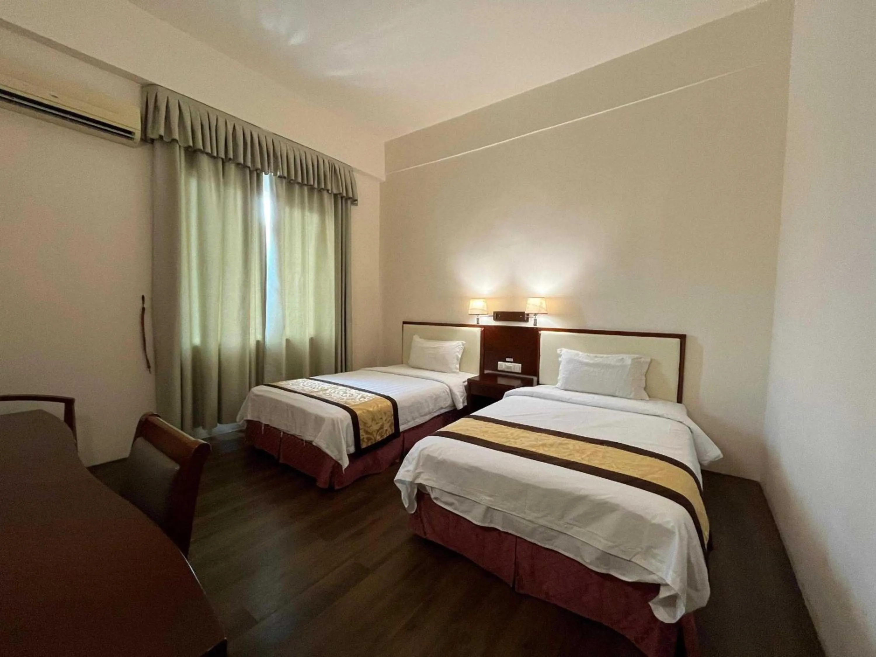 Bedroom in Hotel O Atari Inn