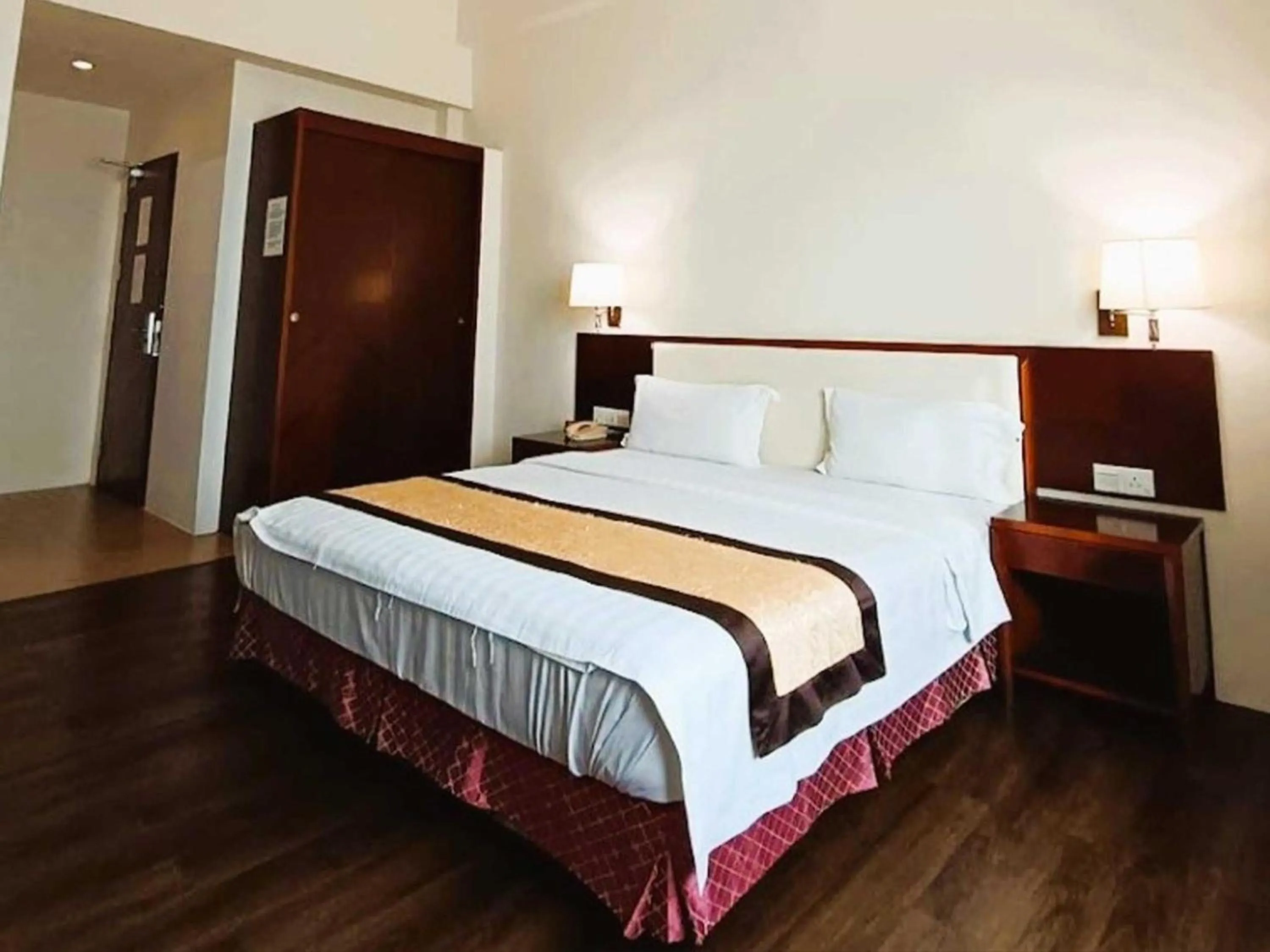 Bedroom in Hotel O Atari Inn